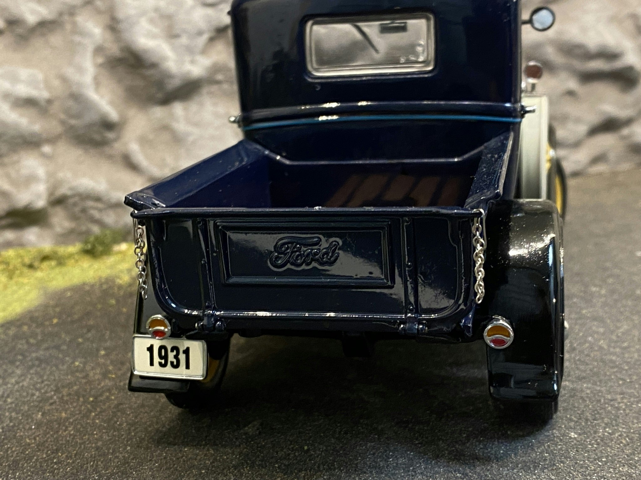 Skala 1/18 Otroligt välgjord Ford Modell A Pick Up 1931, Blå fr Motor City Classics