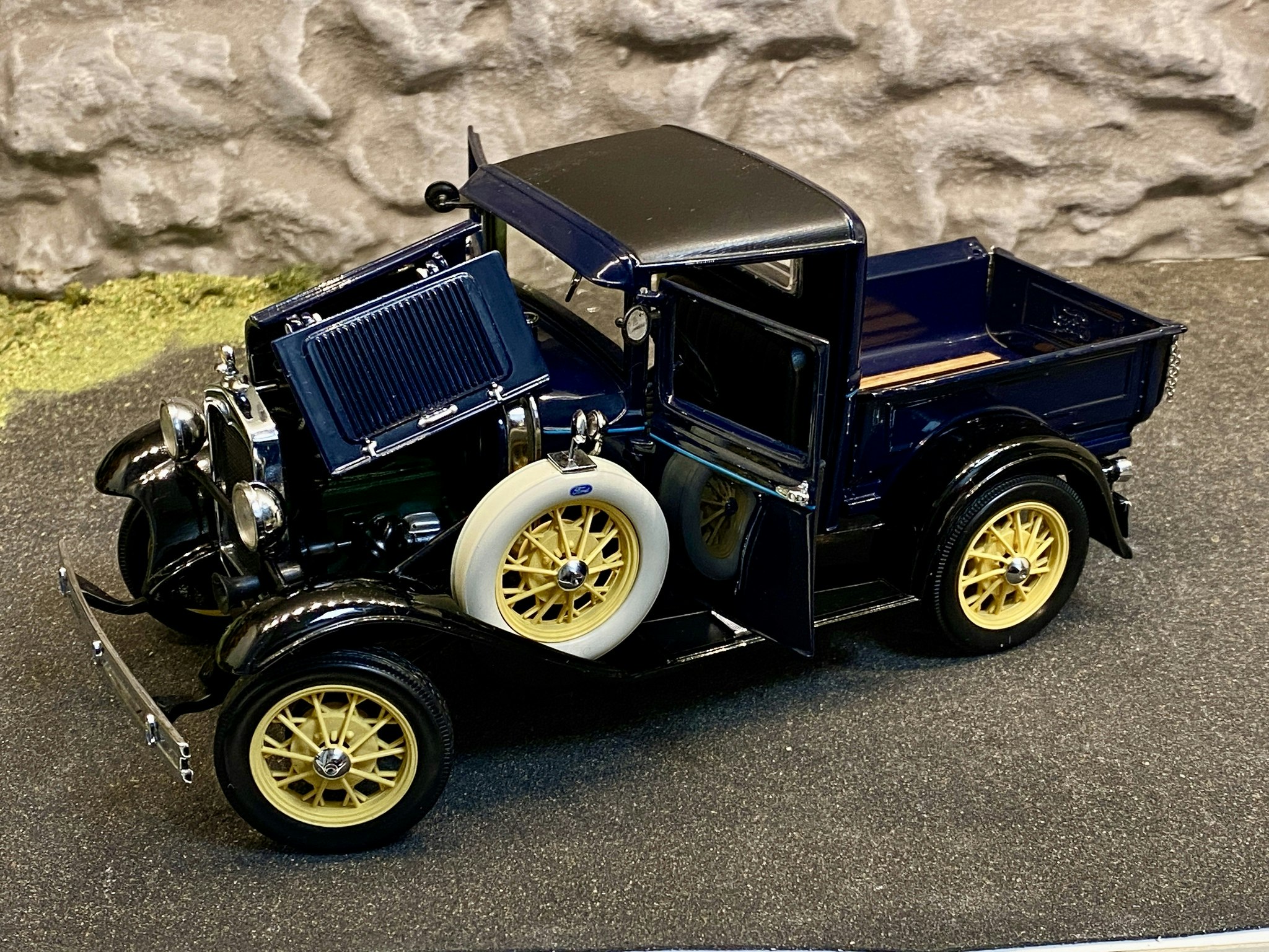 Skala 1/18 Otroligt välgjord Ford Modell A Pick Up 1931, Blå fr Motor City Classics