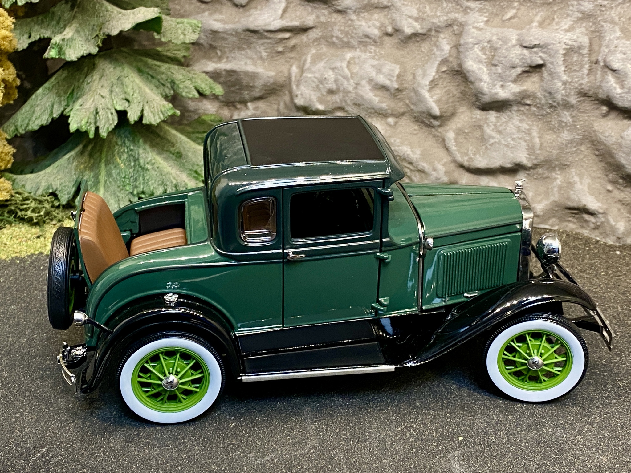 Skala 1/18 Ford Model A Coupe 1931, Grön fr Sun Star