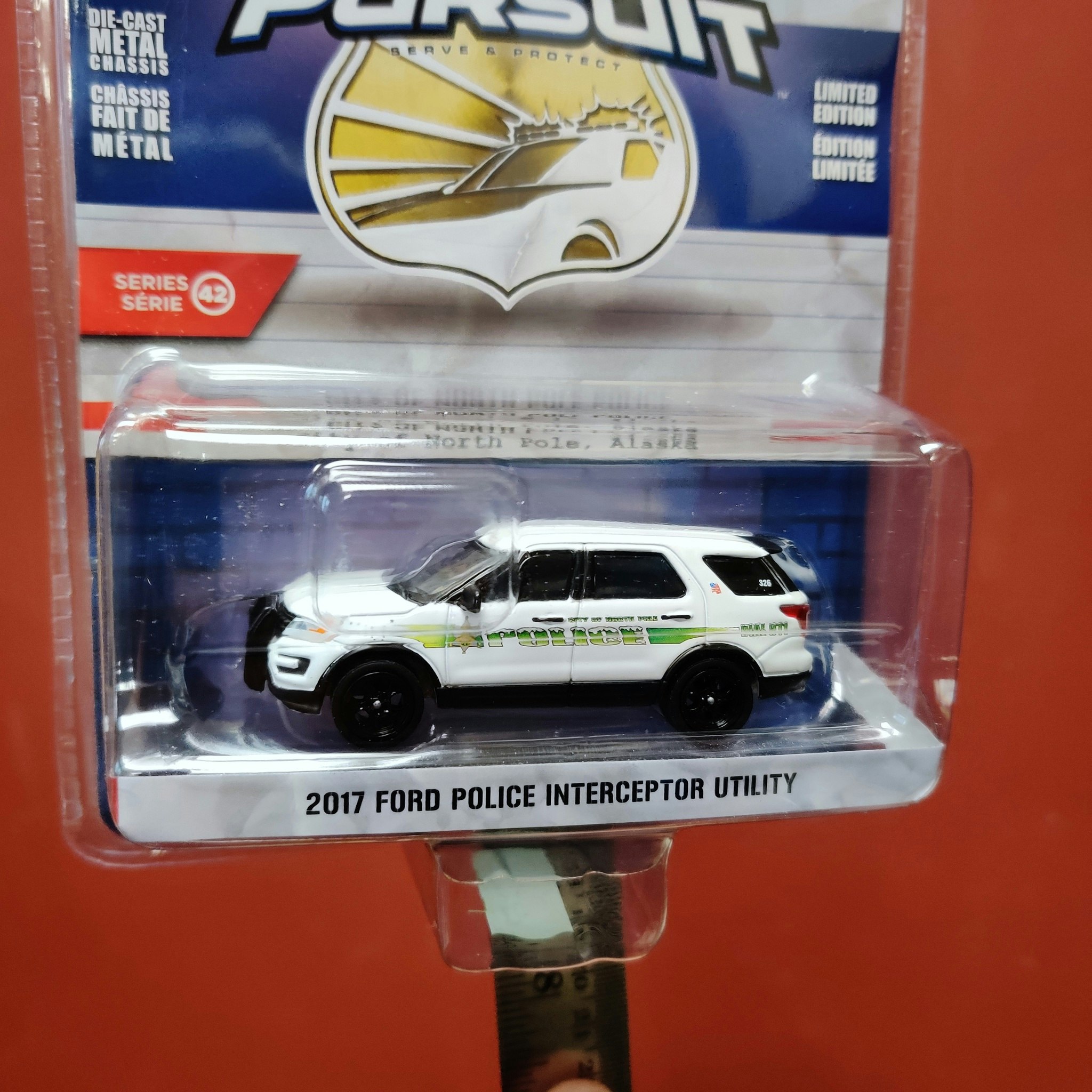 Skala 1/64 Ford Police Interceptor Utility 2017 "Hot Pursuit" från Greenlight