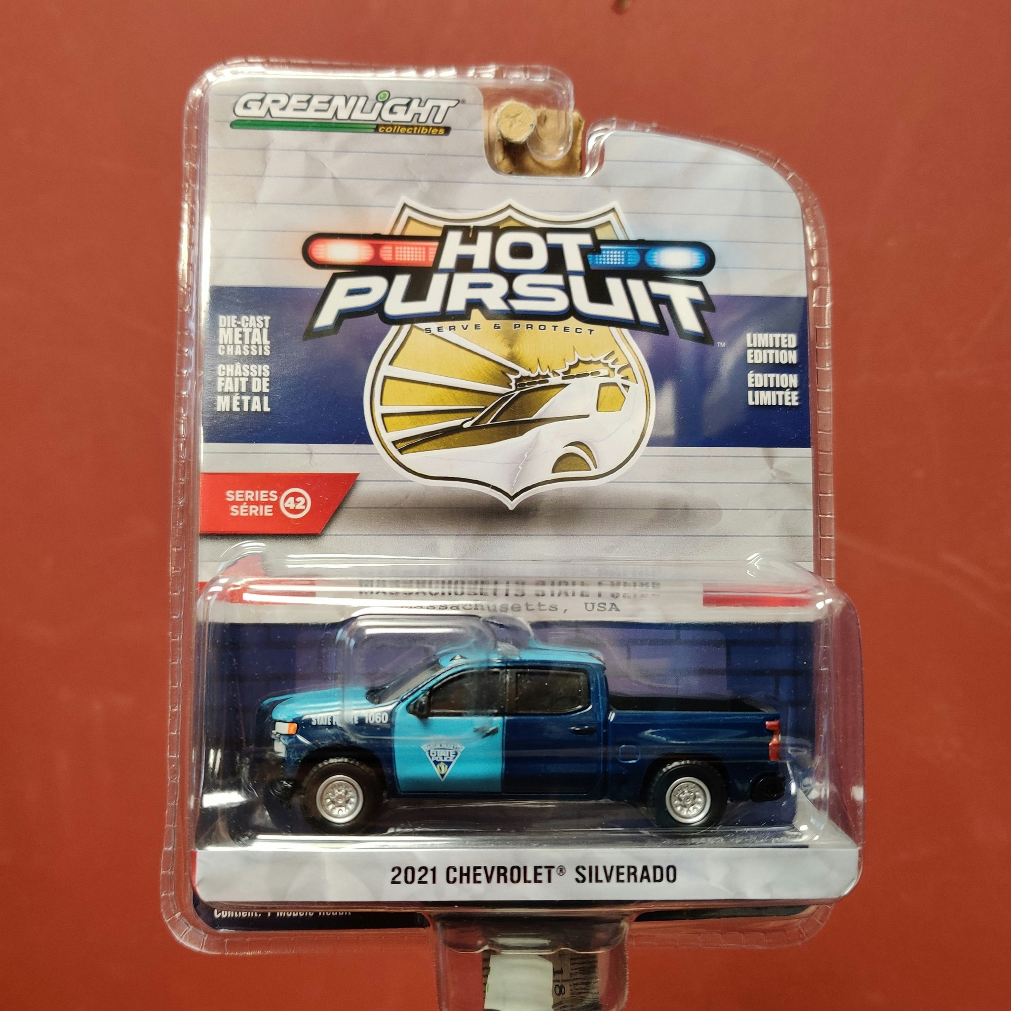 Skala 1/64 Chevrolet Silverado 2021 "Hot Pursuit" från Greenlight