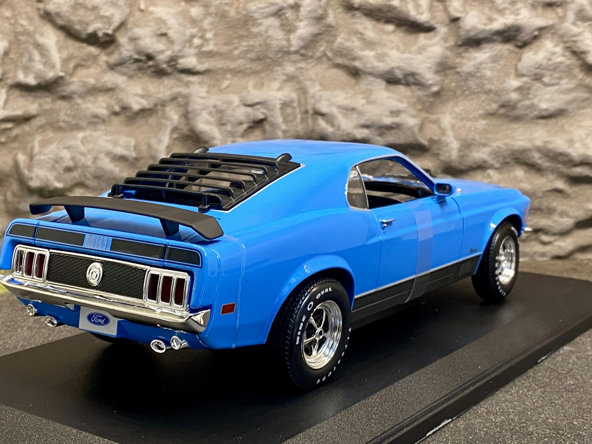 Skala 1/18 Asrå Ford Mustang Mach 1 70', Blå f Maisto Special Edition