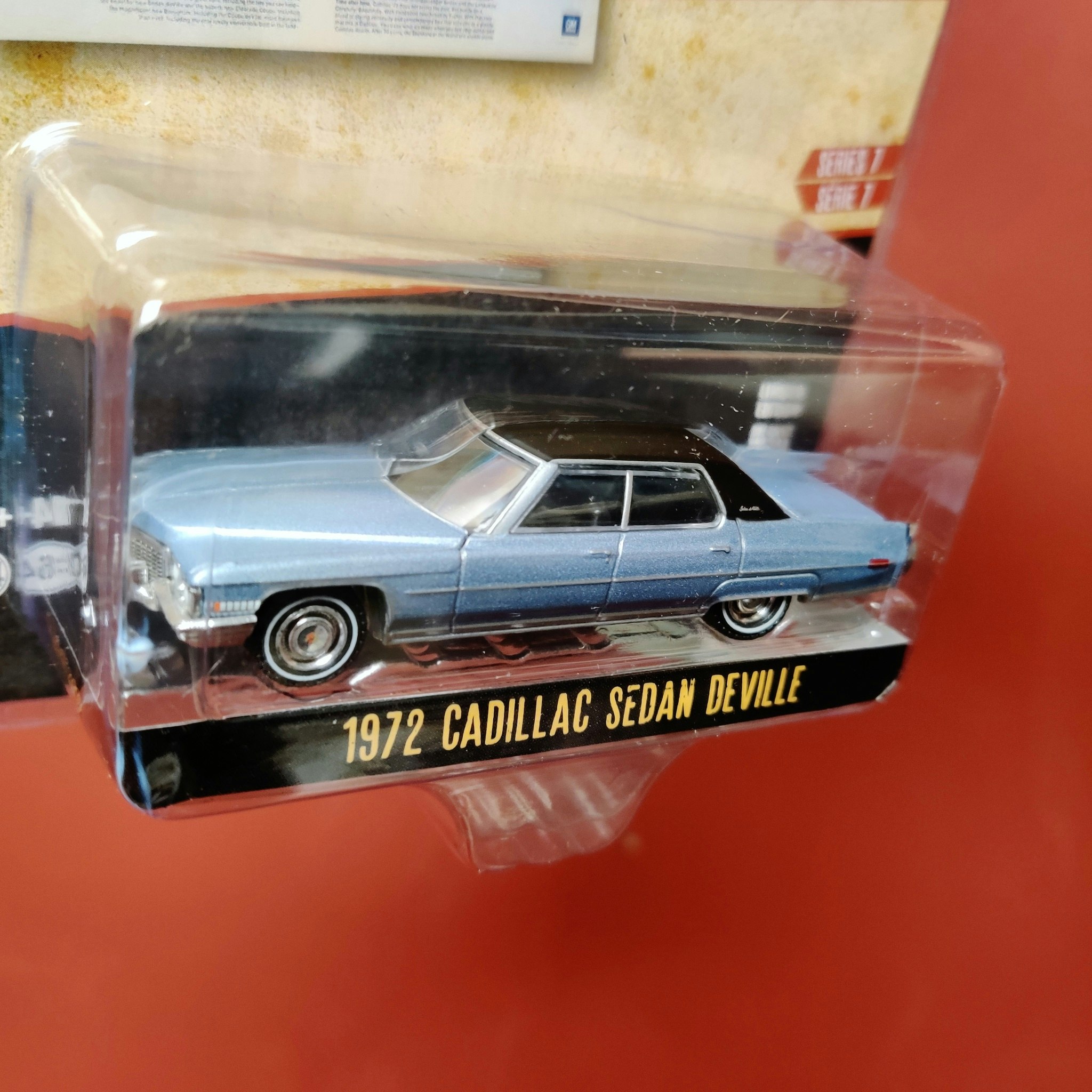 Skala 1/64 Cadillac sedan DeVille 72' "Vintage AD cars" från Greenlight