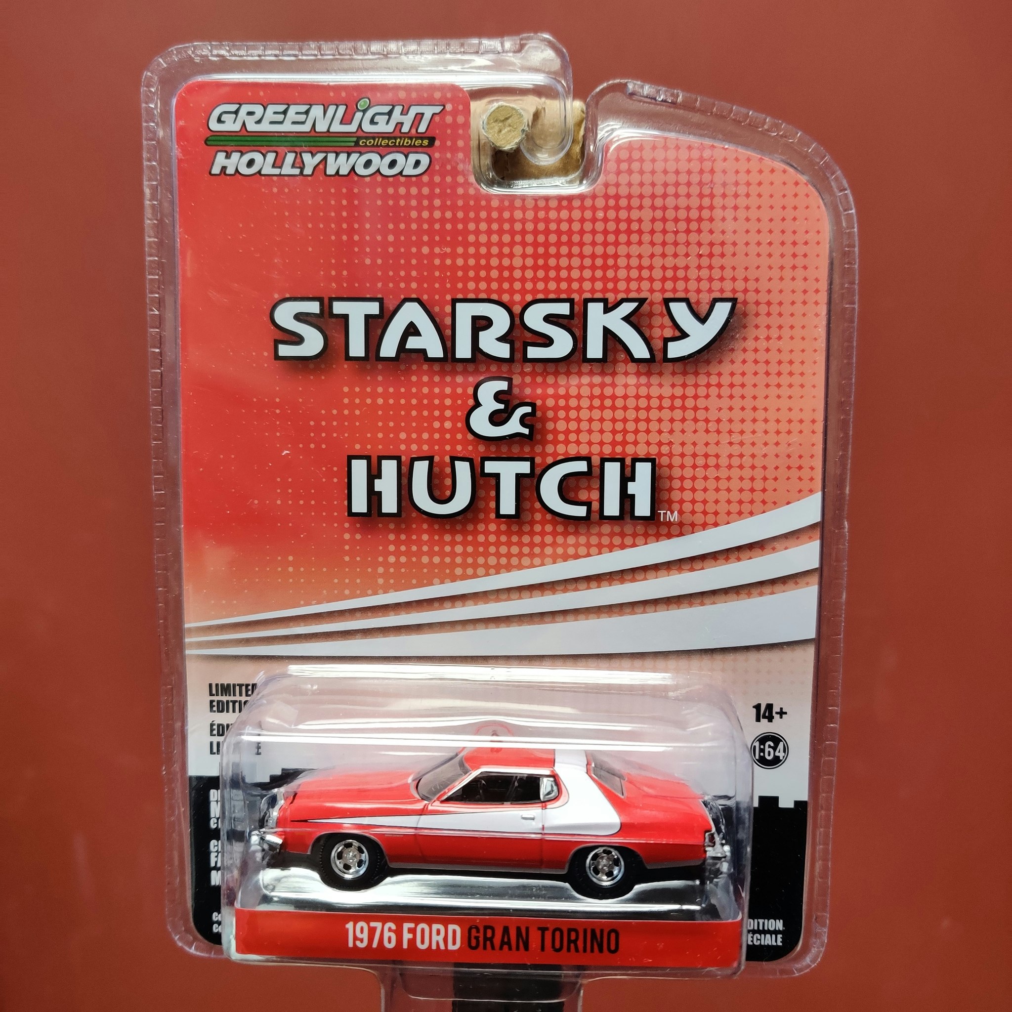 Skala 1/64 Ford Gran Torino 76' "Starsky & Hutch" från Greenlight Hollywood