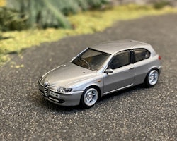 Skala 1/87 - Alfa Romeo 147, Silver från Ricko Ricko