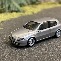 Skala 1/87 - Alfa Romeo 147, Silver från Ricko Ricko