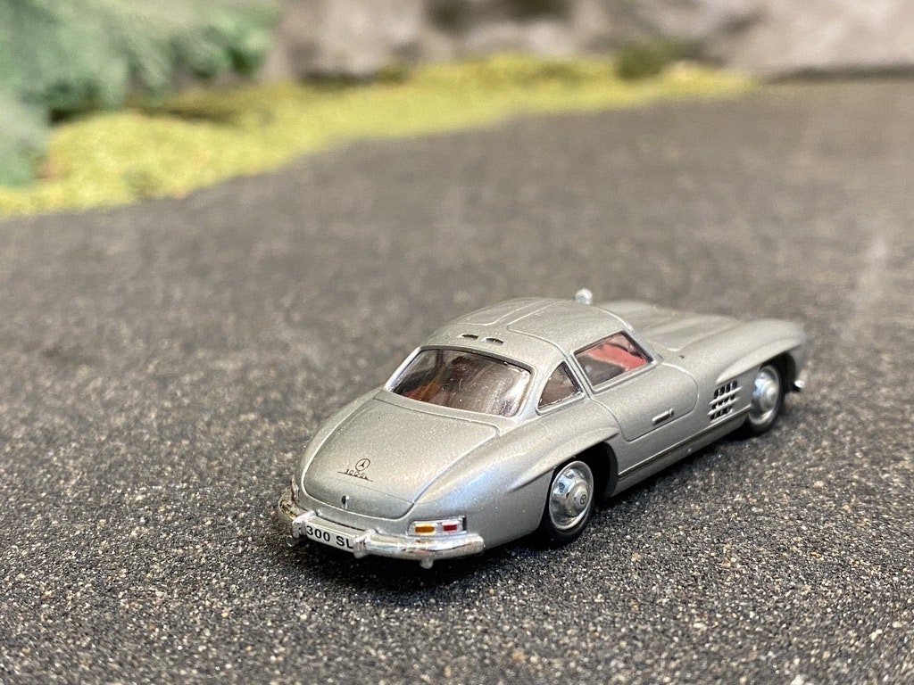 Skala 1/87 - Mercedes-Benz 300 SL Måsvinge, Silver från Ricko Ricko