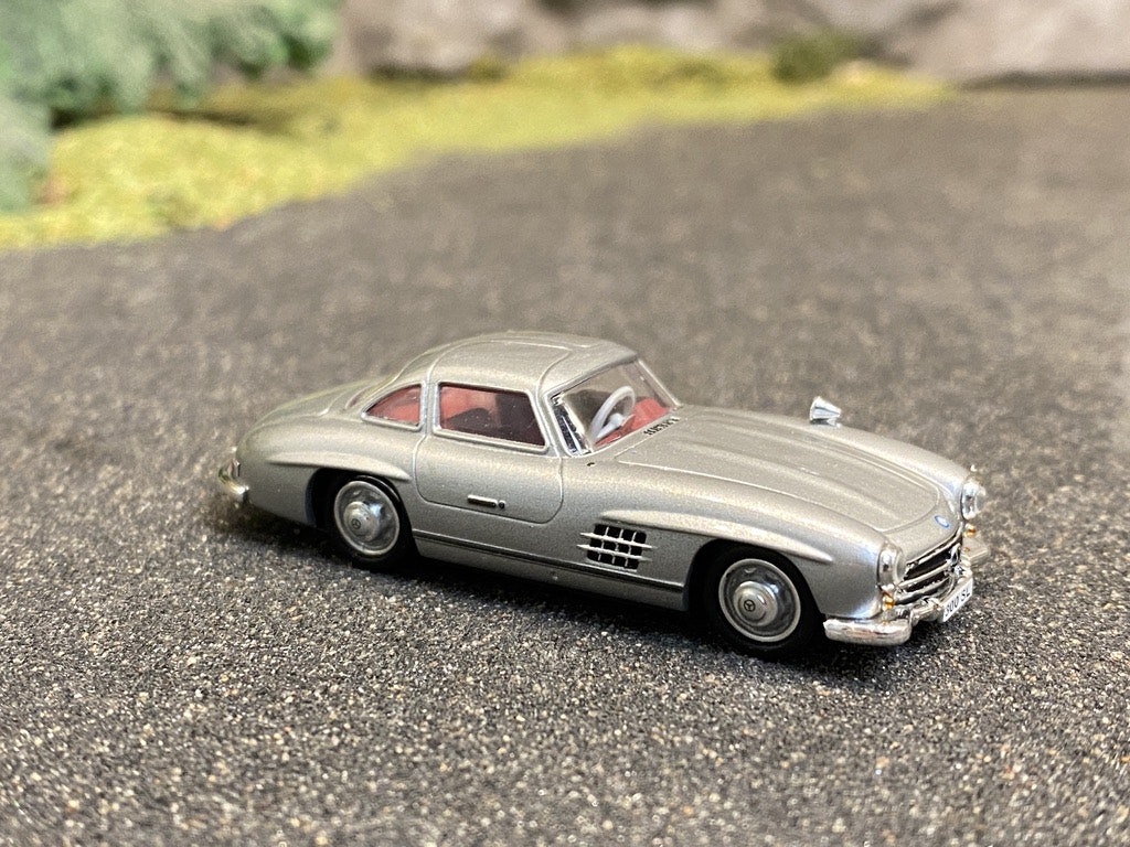 Skala 1/87 - Mercedes-Benz 300 SL Måsvinge, Silver från Ricko Ricko