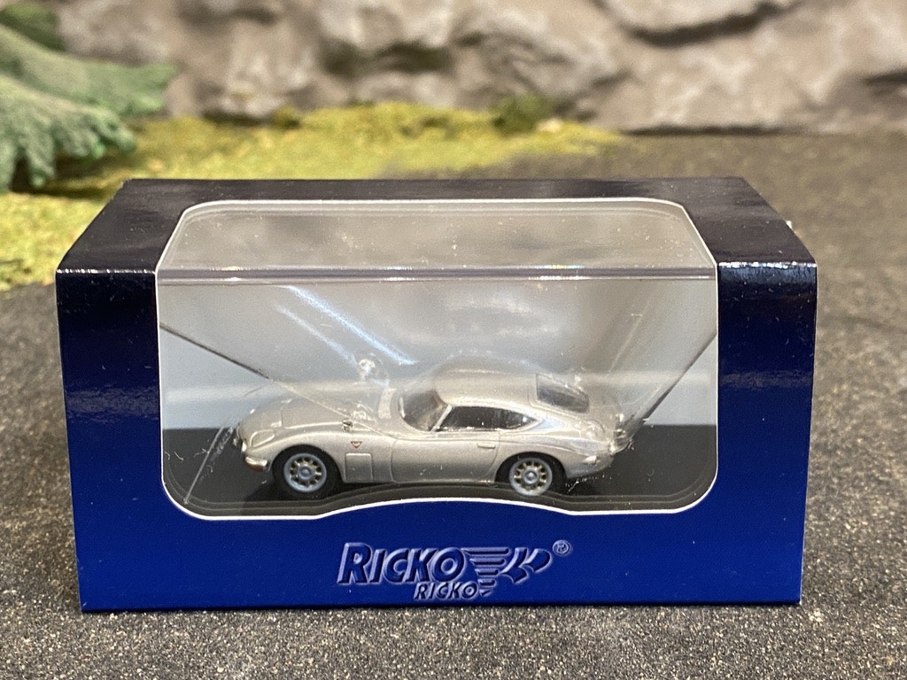 Skala 1/87 - Toyota 2000 GT, Silver från Ricko Ricko