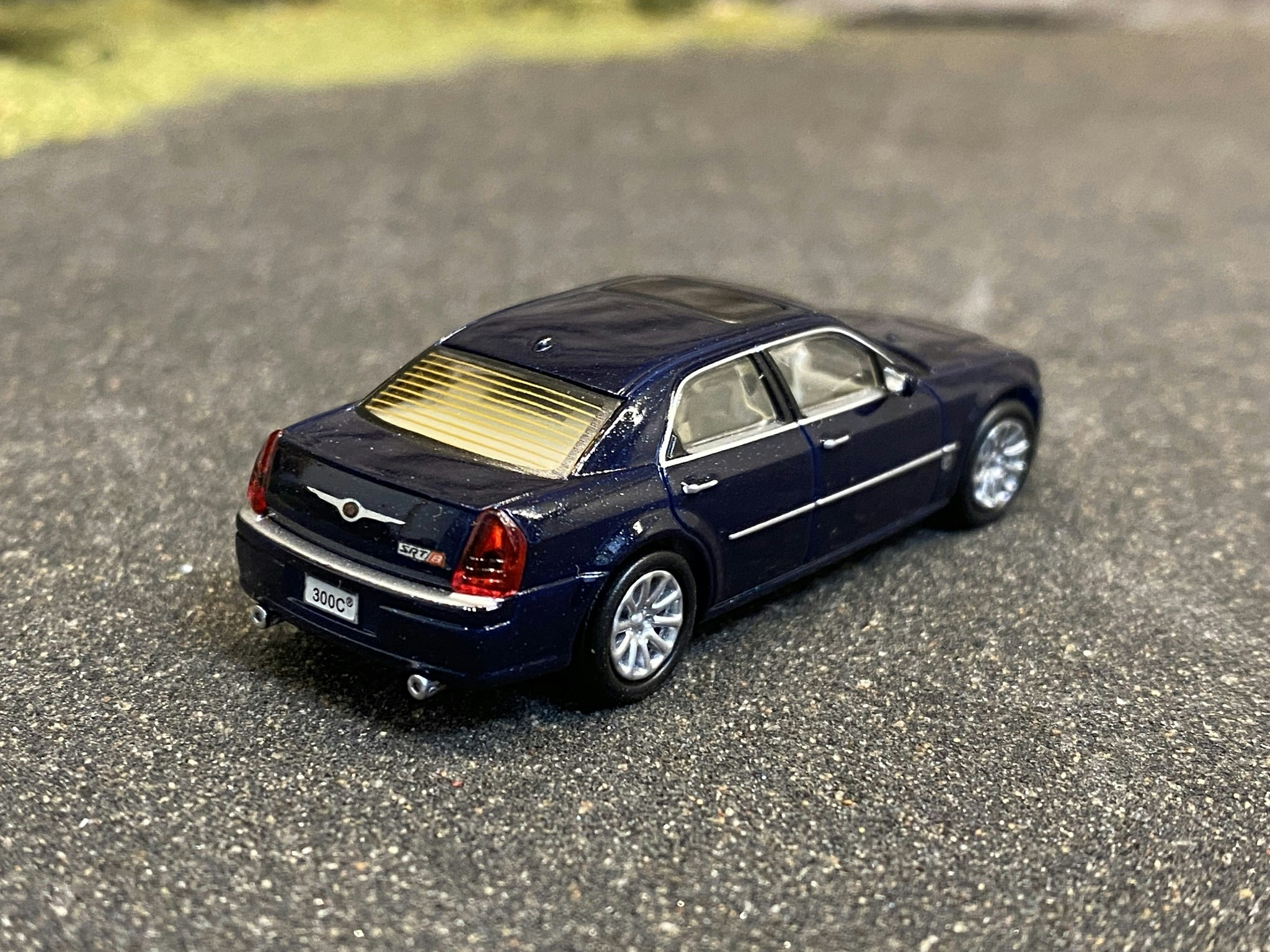 Skala 1/87 - Chrysler 300C Hemi SRT8, Mörkblå från Ricko Ricko