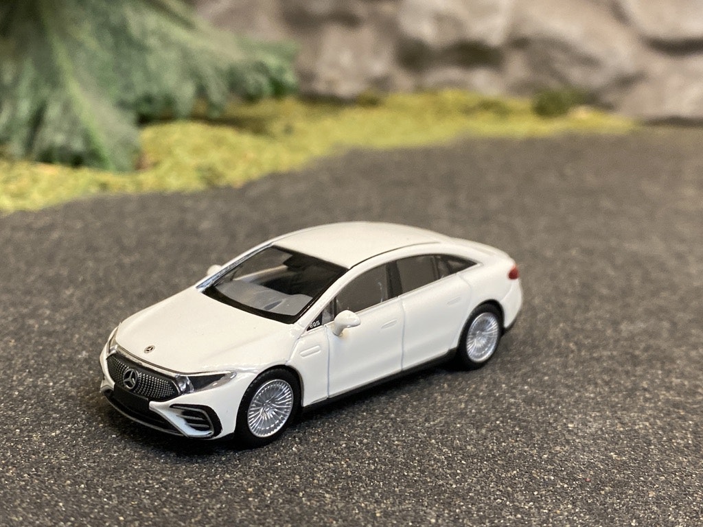 Skala 1/87 Mercedes-Benz EQ EQS, Vit från Herpa