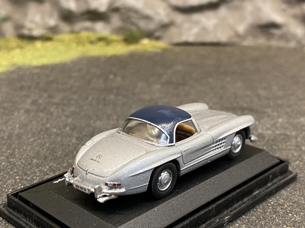 Skala 1/72 Mercedes-Benz 300 SL Coupé från Schuco