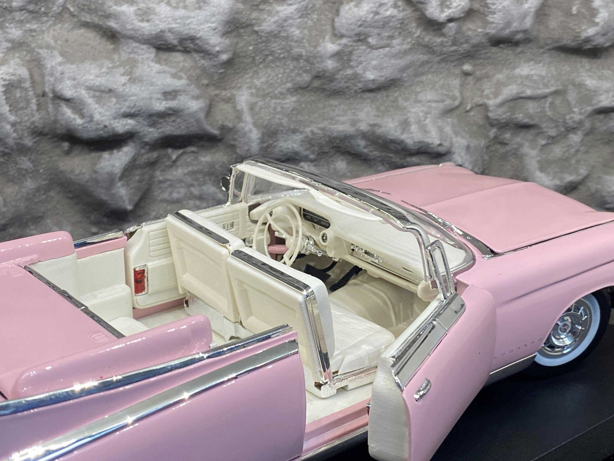 Skala 1/18 Cadillac Eldorado Biarritz 59' fr Maisto Premiere Edition