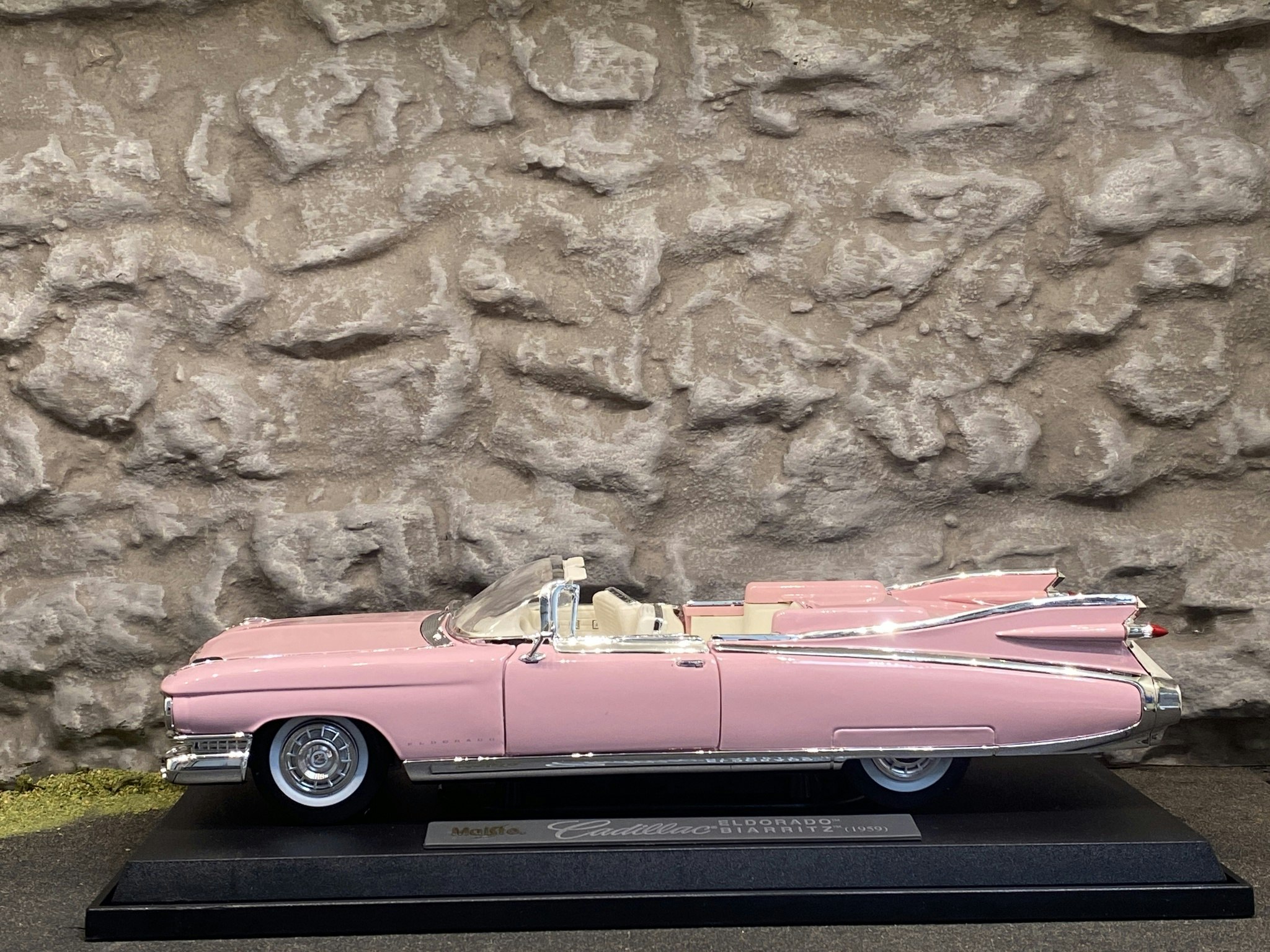 Skala 1/18 Cadillac Eldorado Biarritz 59' fr Maisto Premiere Edition