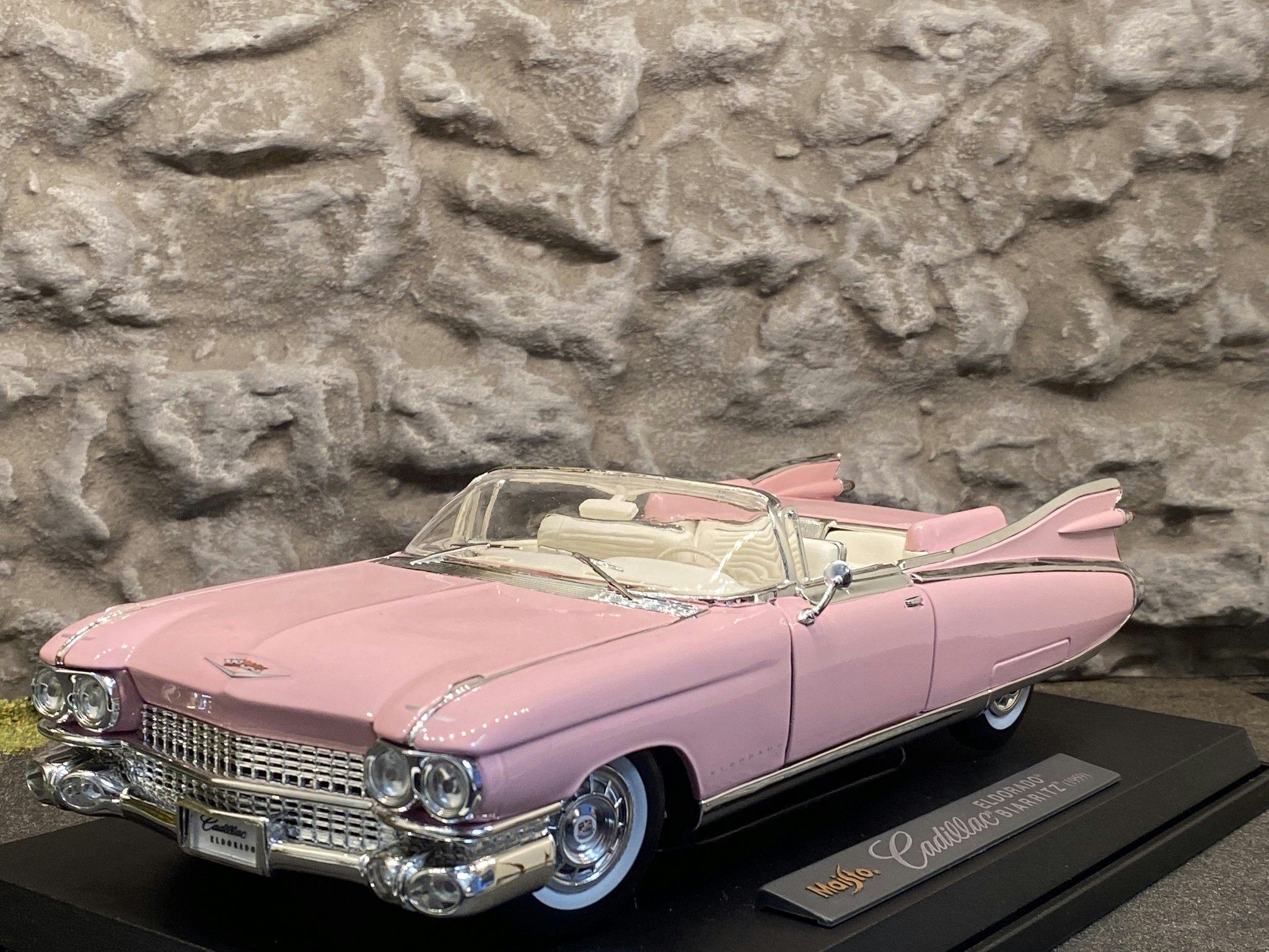 Skala 1/18 Cadillac Eldorado Biarritz 59' fr Maisto Premiere Edition