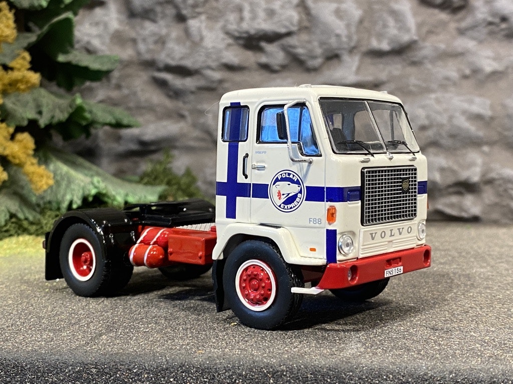 Skala 1/43 Volvo F88, Vit/Blå fr IXO Models