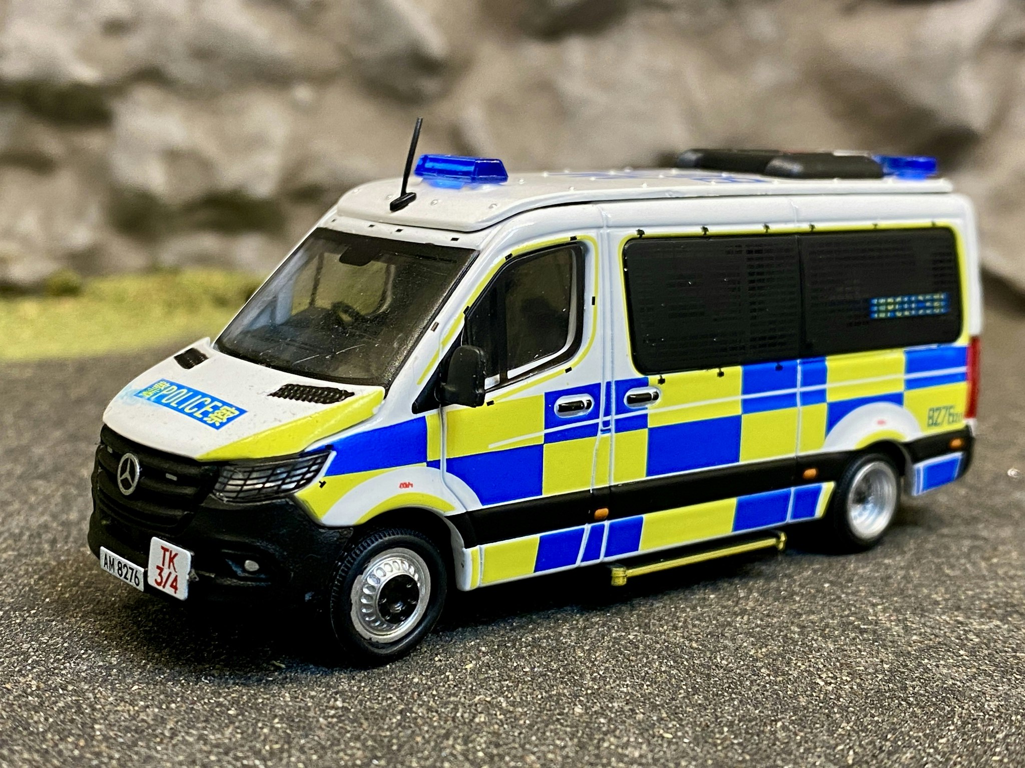 Skala 1/64 Fin Mercedes Benz Sprinter HK Police car #52 från ERA CAR