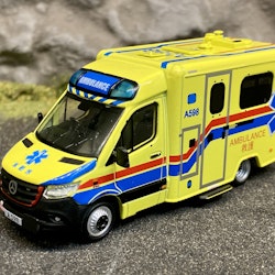 Skala 1/64 Fin Mercedes Benz Sprinter HK Ambulance #47 från ERA CAR