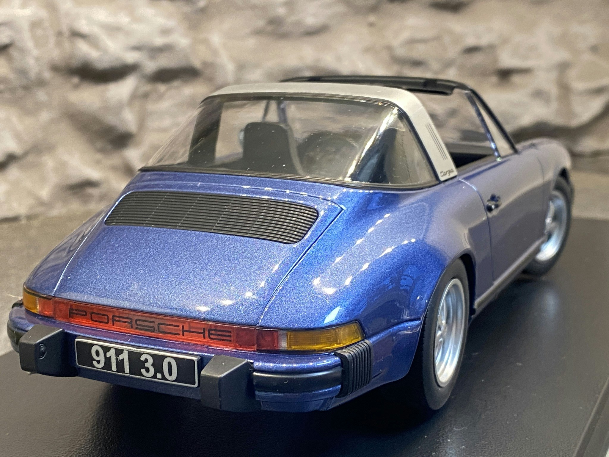 Skala 1/18, Fantastisk Porsche 911 SC Carrera Targa 77' fr KK-scale