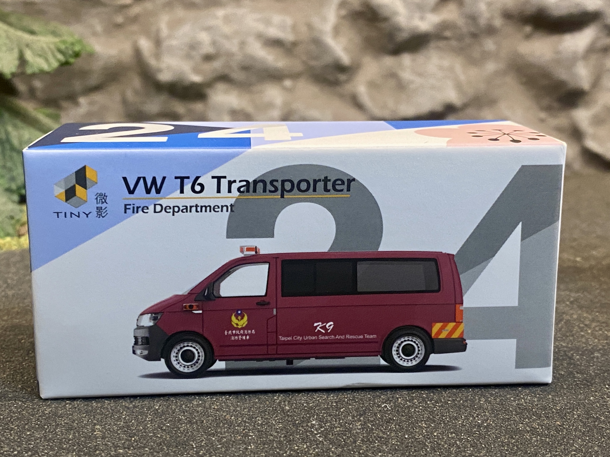 Skala 1/64 - Volkswagen T6 Transporter - Taiwan Fire Department fr Tiny