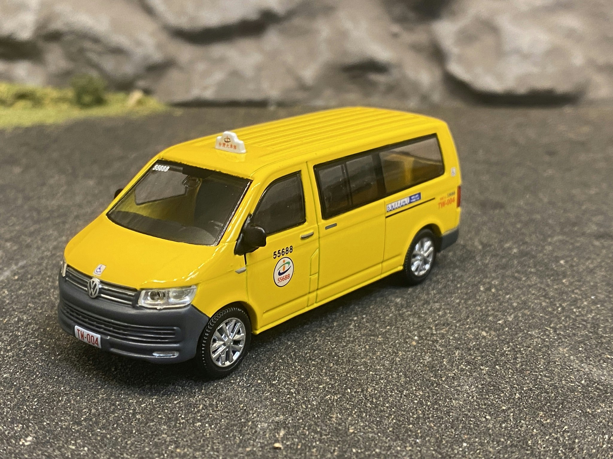 Skala 1/64 - Volkswagen T6 Transporter - Taxi Taiwan fr Tiny