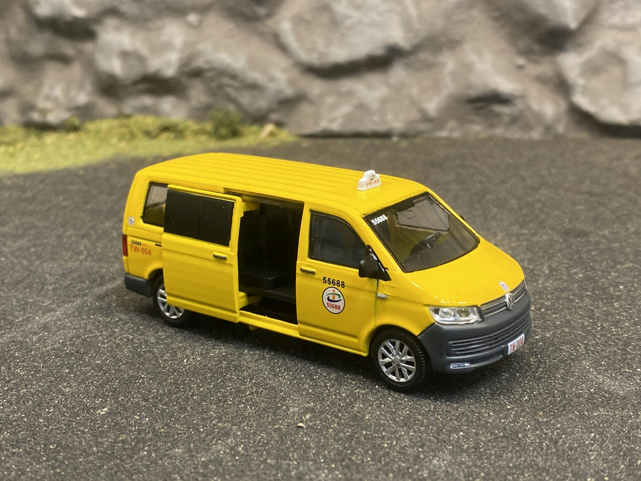 Skala 1/64 - Volkswagen T6 Transporter - Taxi Taiwan fr Tiny