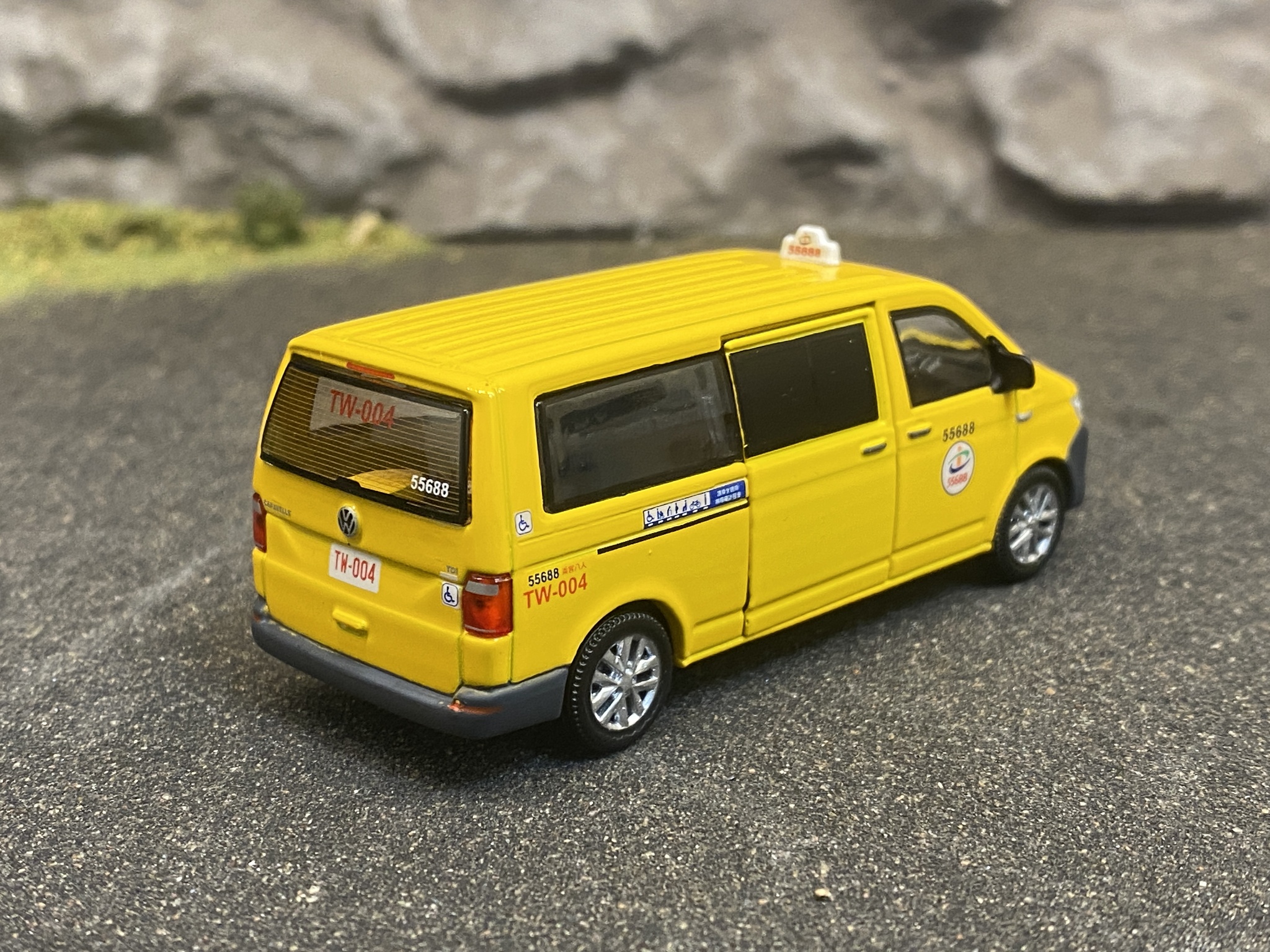 Skala 1/64 - Volkswagen T6 Transporter - Taxi Taiwan fr Tiny