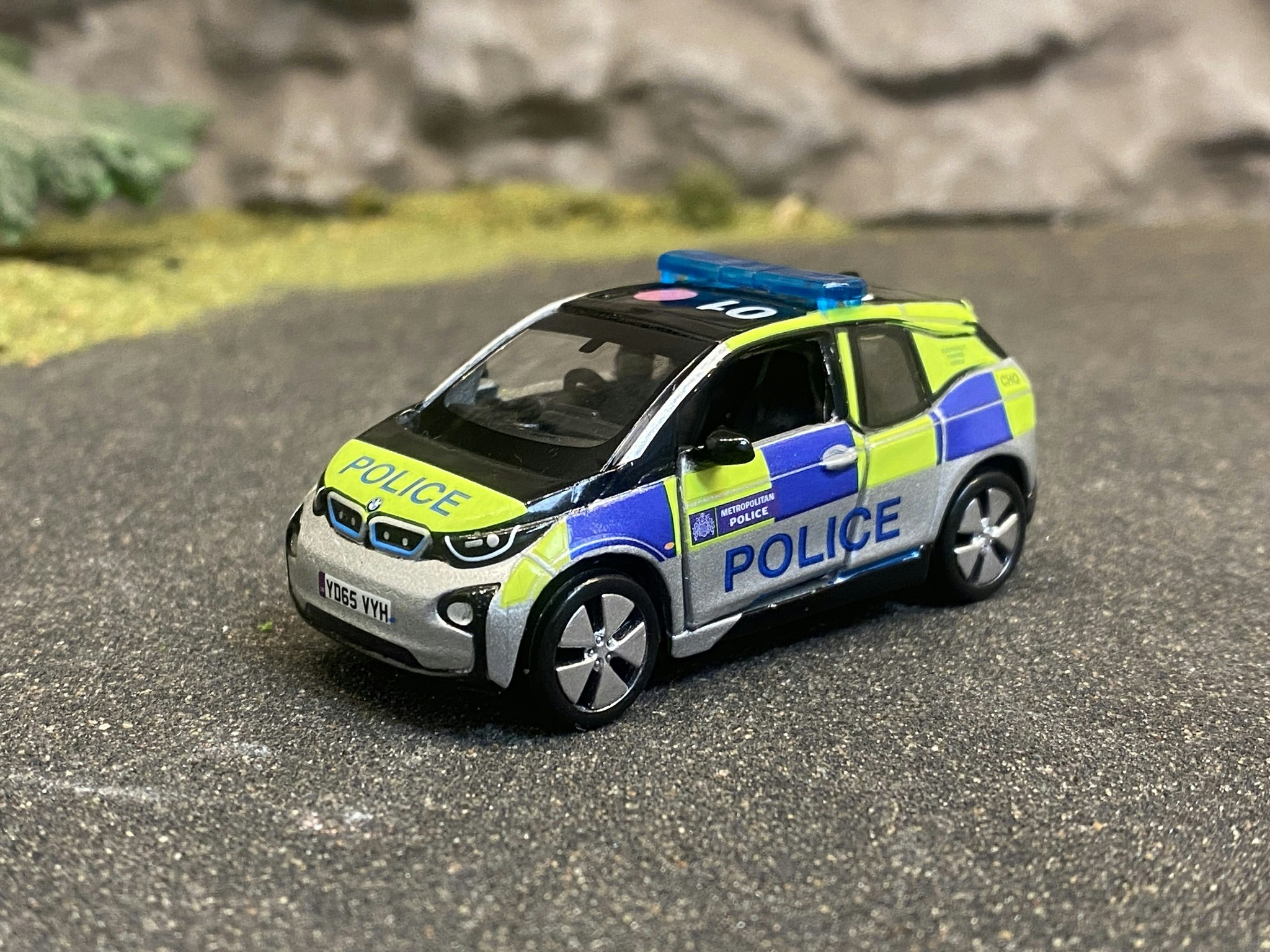 Skala 1/64 BMW i3 UK London Police Patrol Car fr Tiny Toys