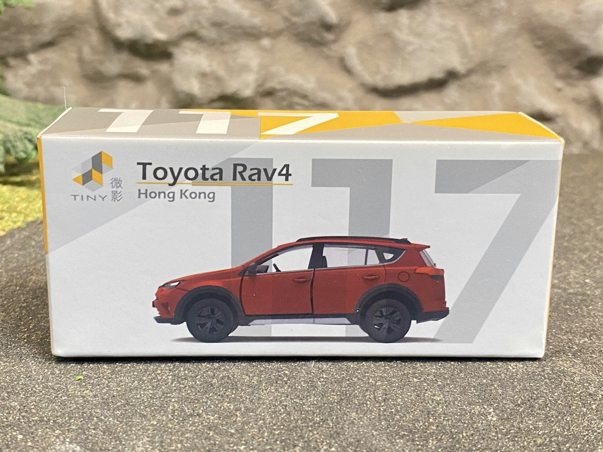 Skala 1/64 - Toyota RAV4, mörkröd, fr Tiny