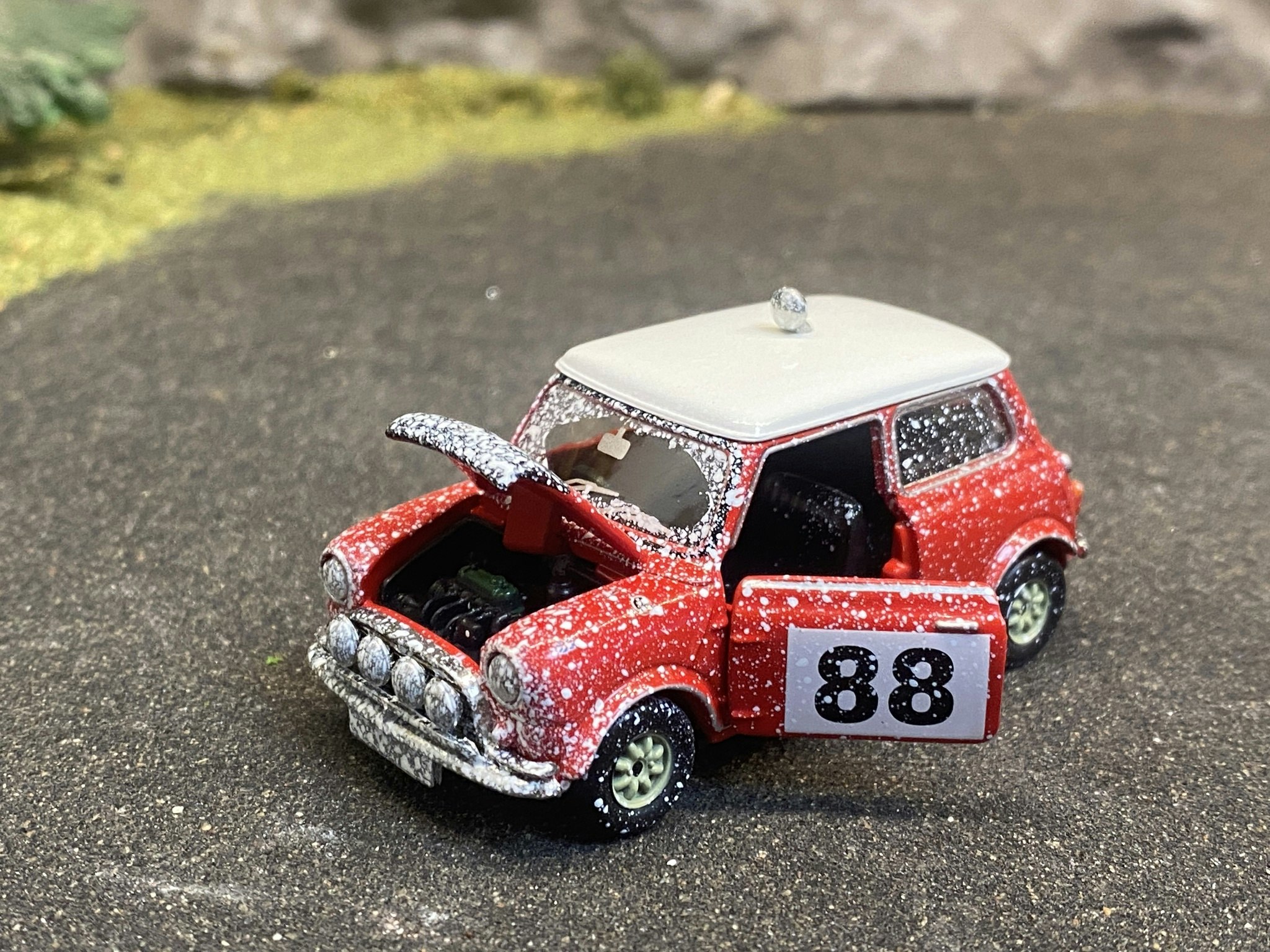 Skala 1/64 - Morris Mini Rally Mk1 Rally #88 - Classic Racing - Vinter-vädrad fr Tiny