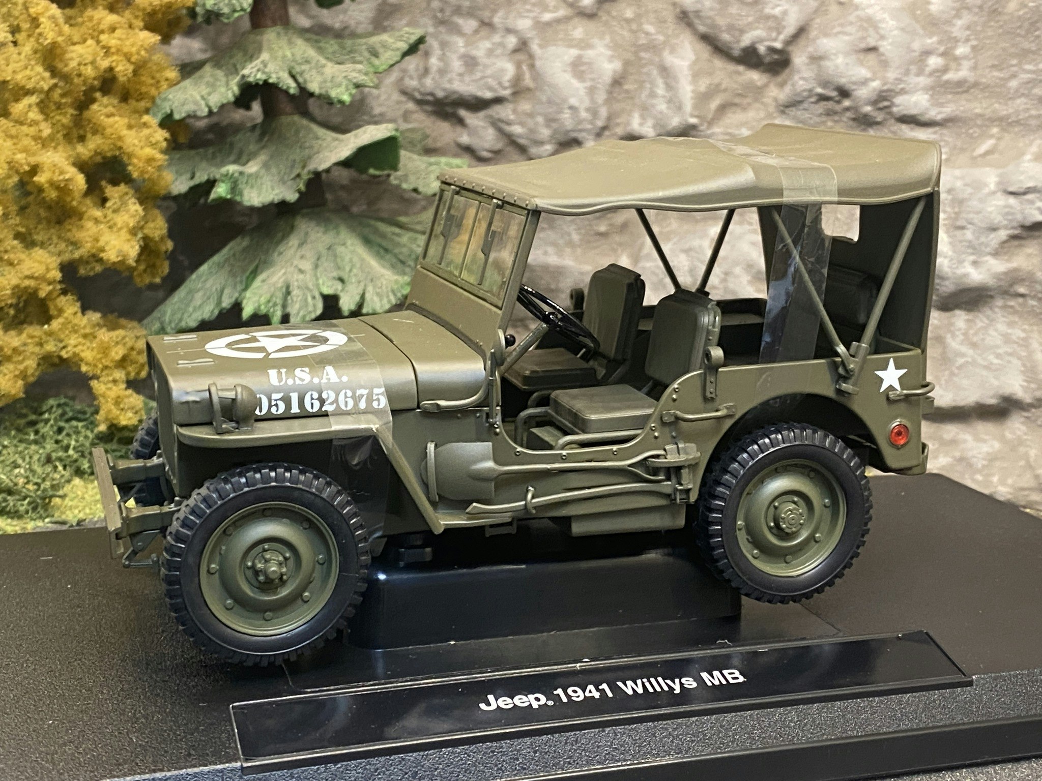 Skala 1/18 JEEP 1941 Willys MB från Welly