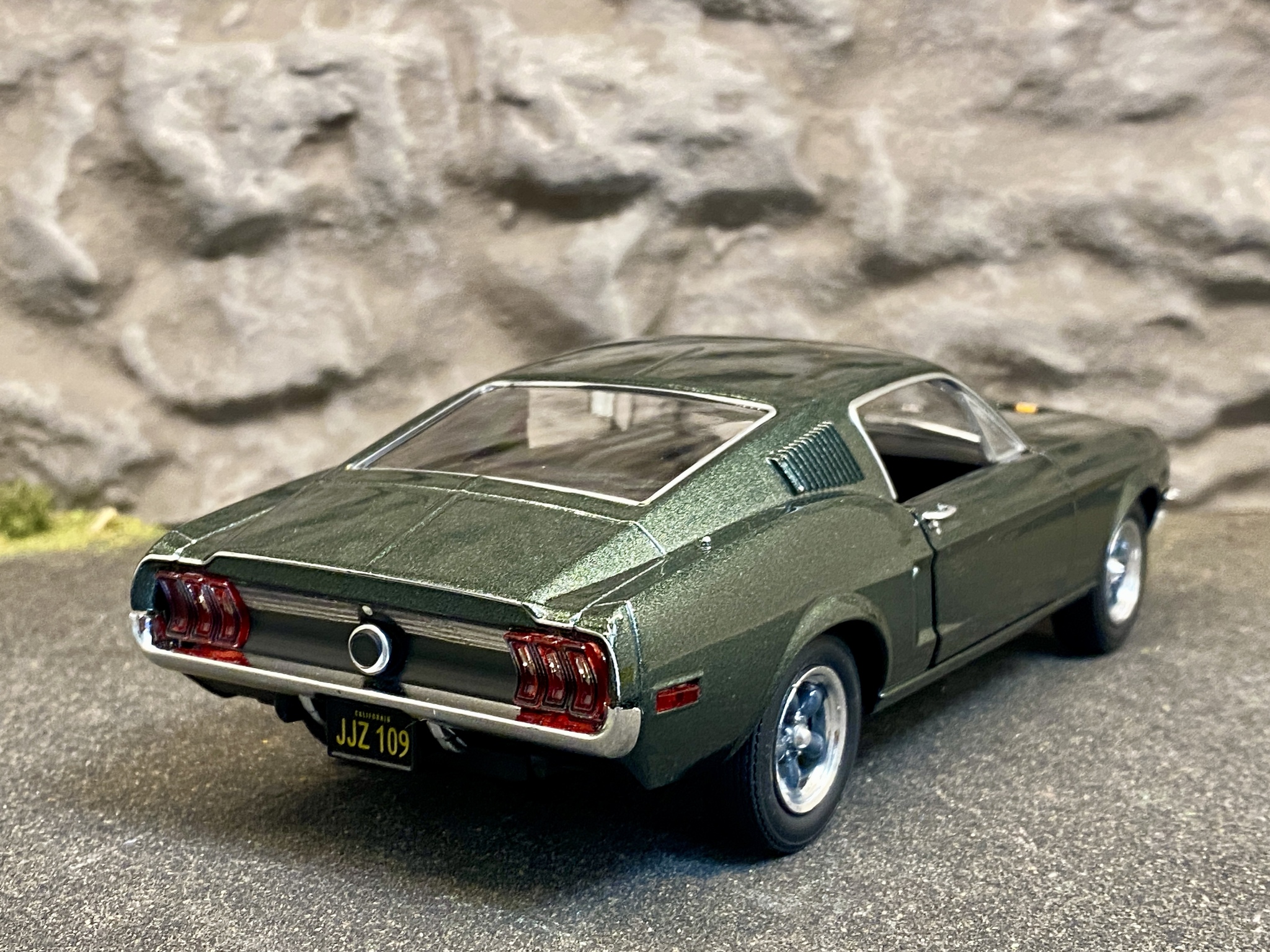 Skala 1/24: Ford Mustang GT 1968, Highland grön metallic, fr Greenlight