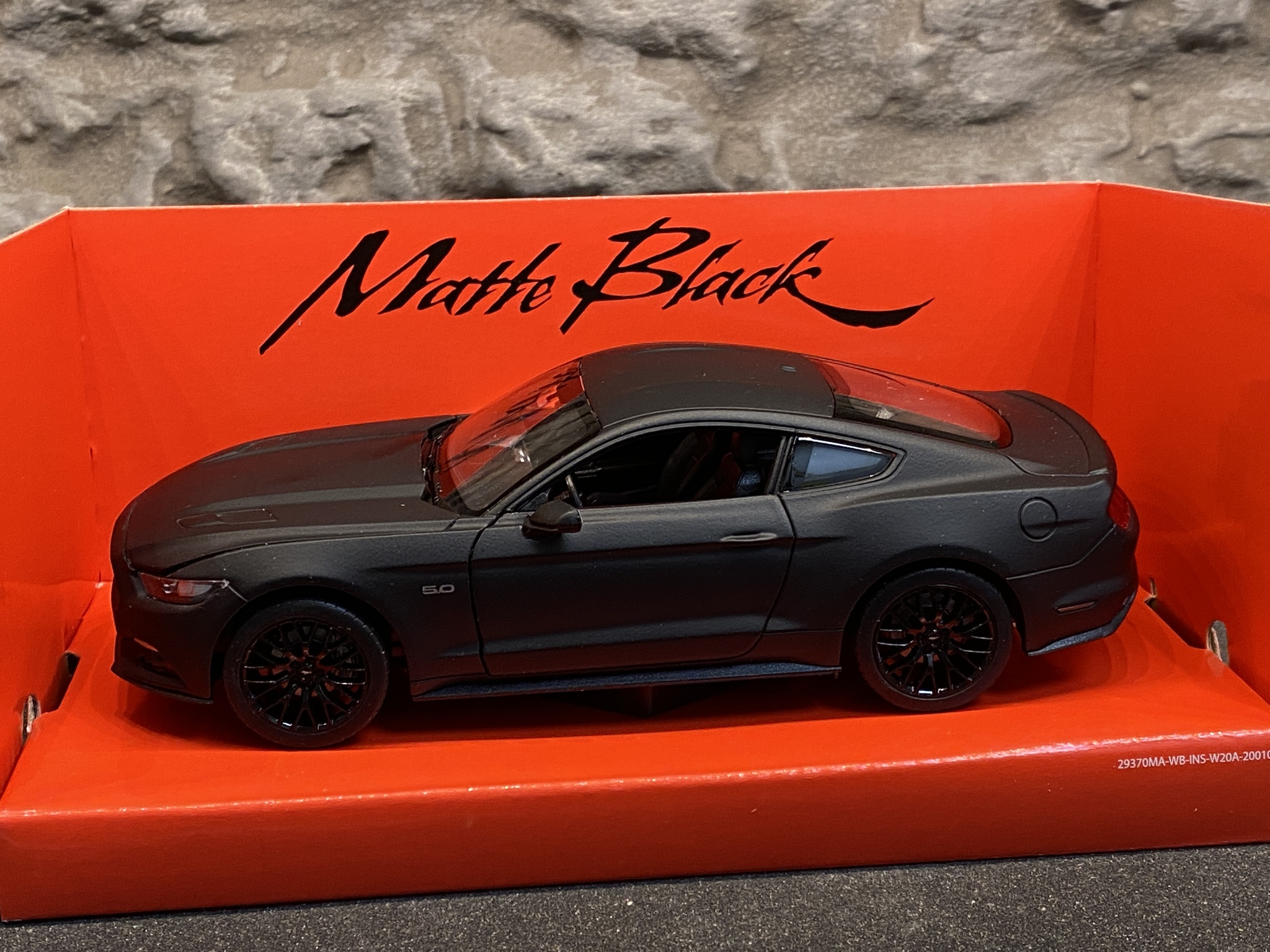 Skala 1/24: Ford Mustang GT 2015' "Matte Black" fr Welly Nex Models