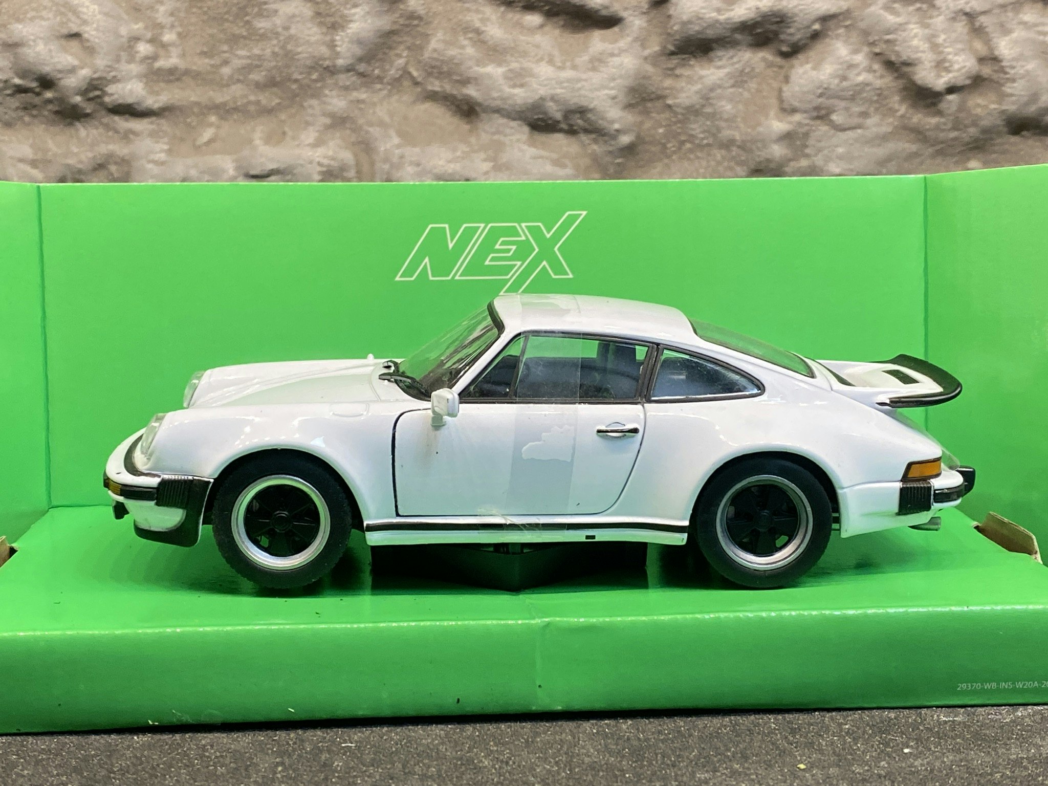 Skala 1/24 Porsche 911 Turbo, Vit från Nex models / Welly