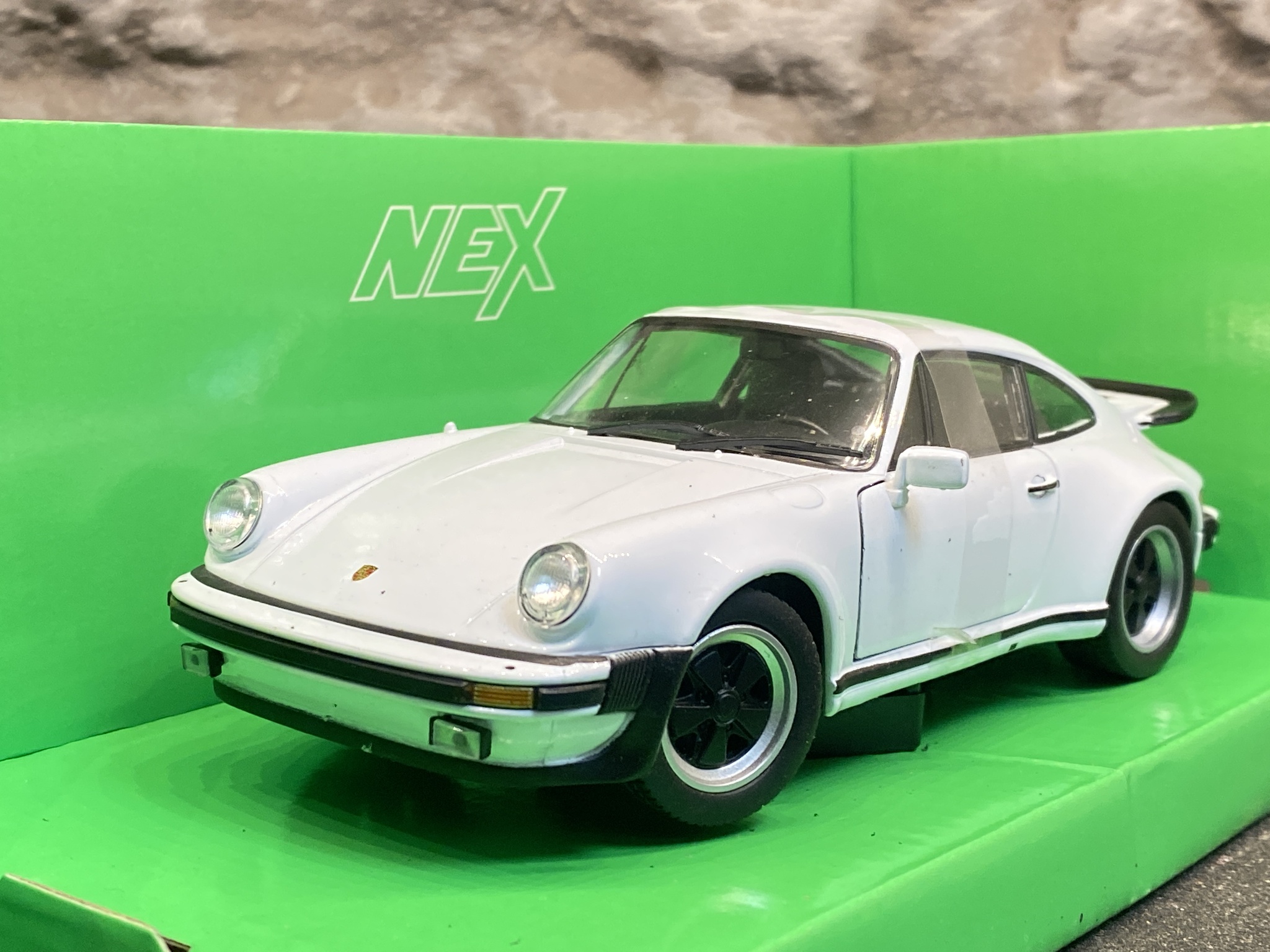 Skala 1/24 Porsche 911 Turbo, Vit från Nex models / Welly