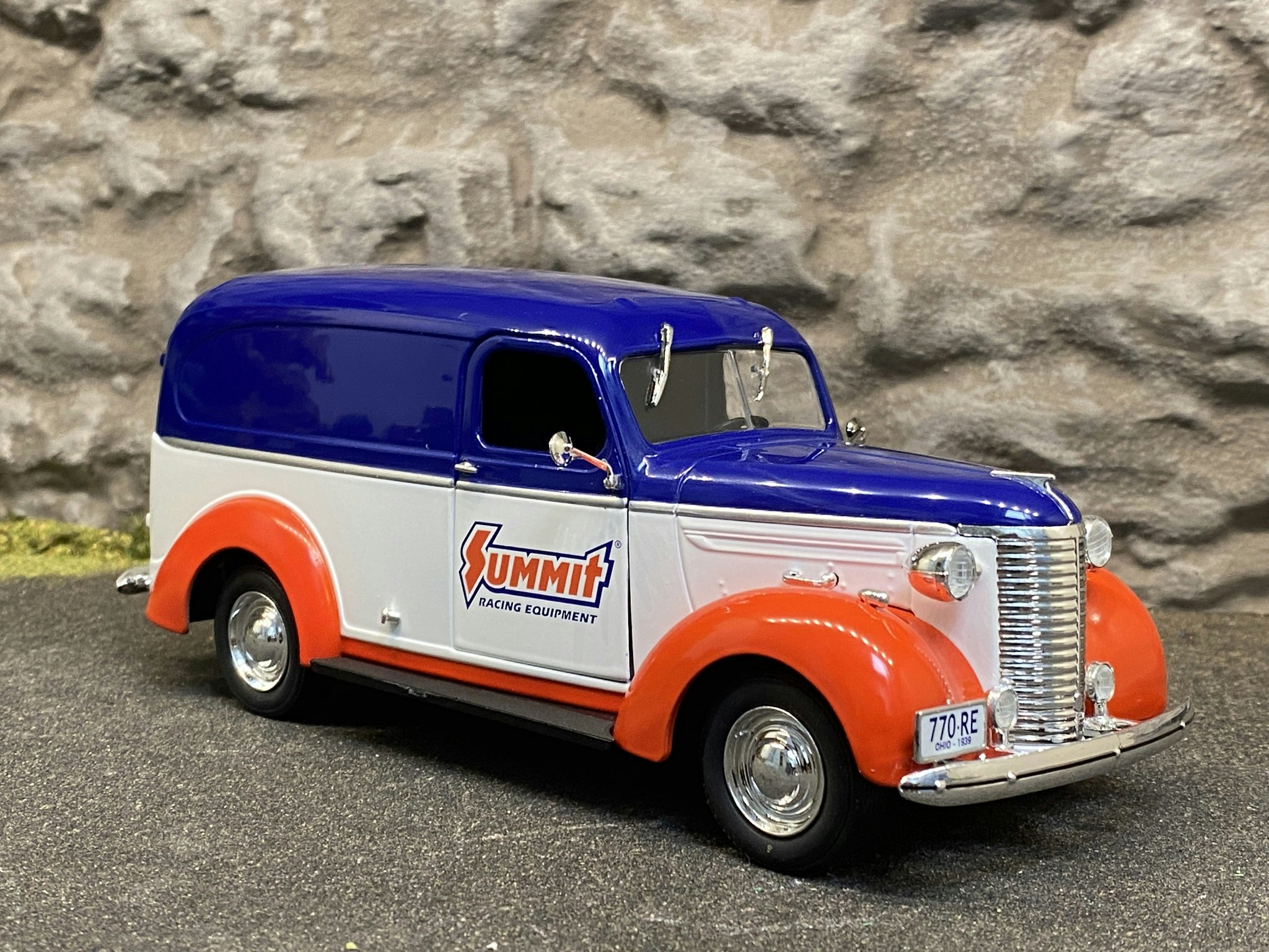 Skala 1/24 Chevrolet Panel Truck 39' "Summit"  från Greenlight "Running on empty"