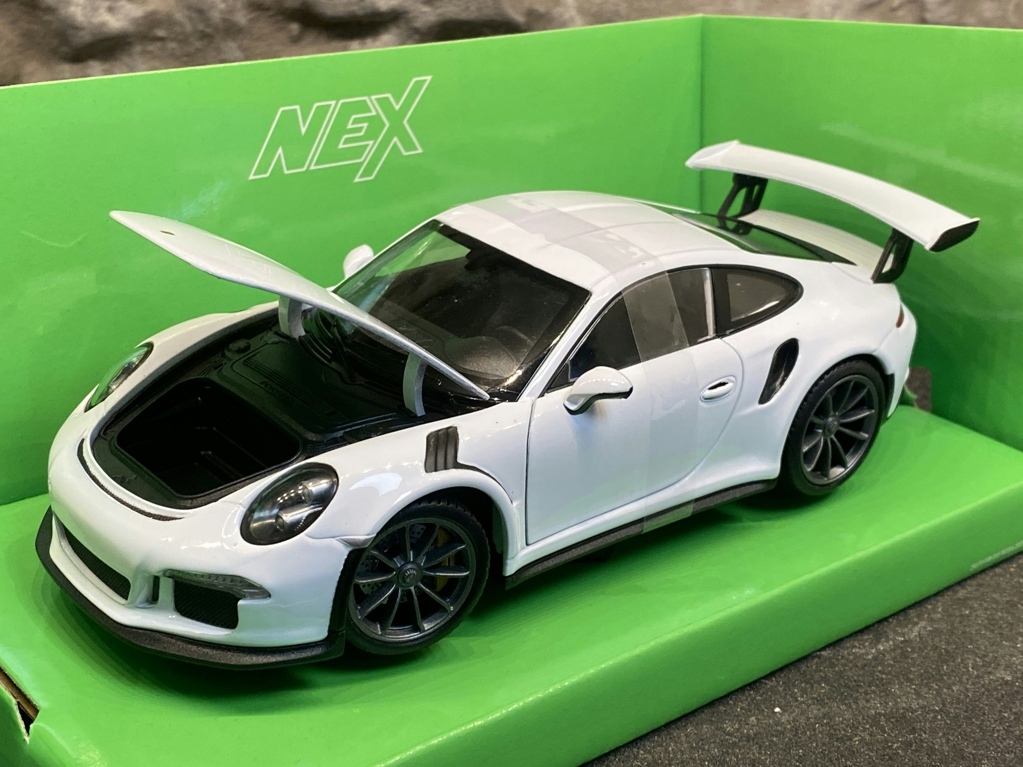 Skala 1/24 Porsche 911 GT3 RS, Vit från Nex models / Welly