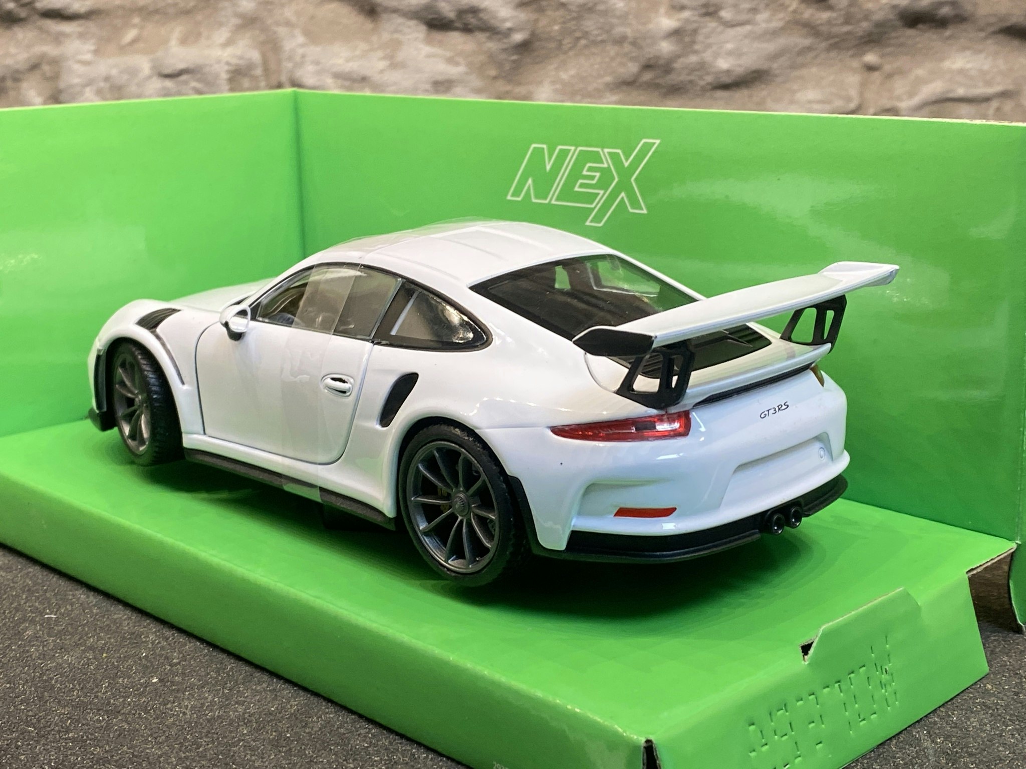 Skala 1/24 Porsche 911 GT3 RS, Vit från Nex models / Welly