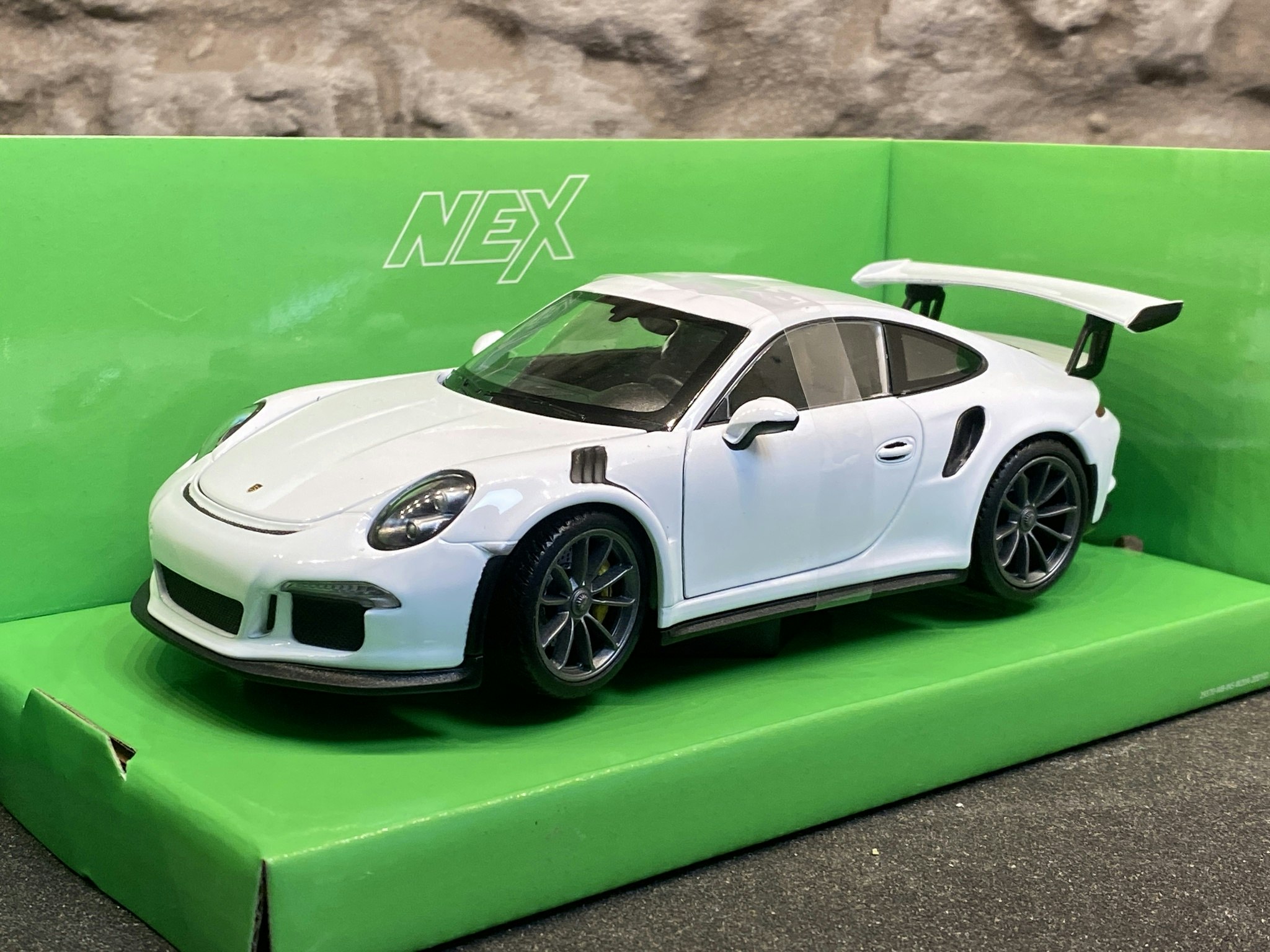 Skala 1/24 Porsche 911 GT3 RS, Vit från Nex models / Welly