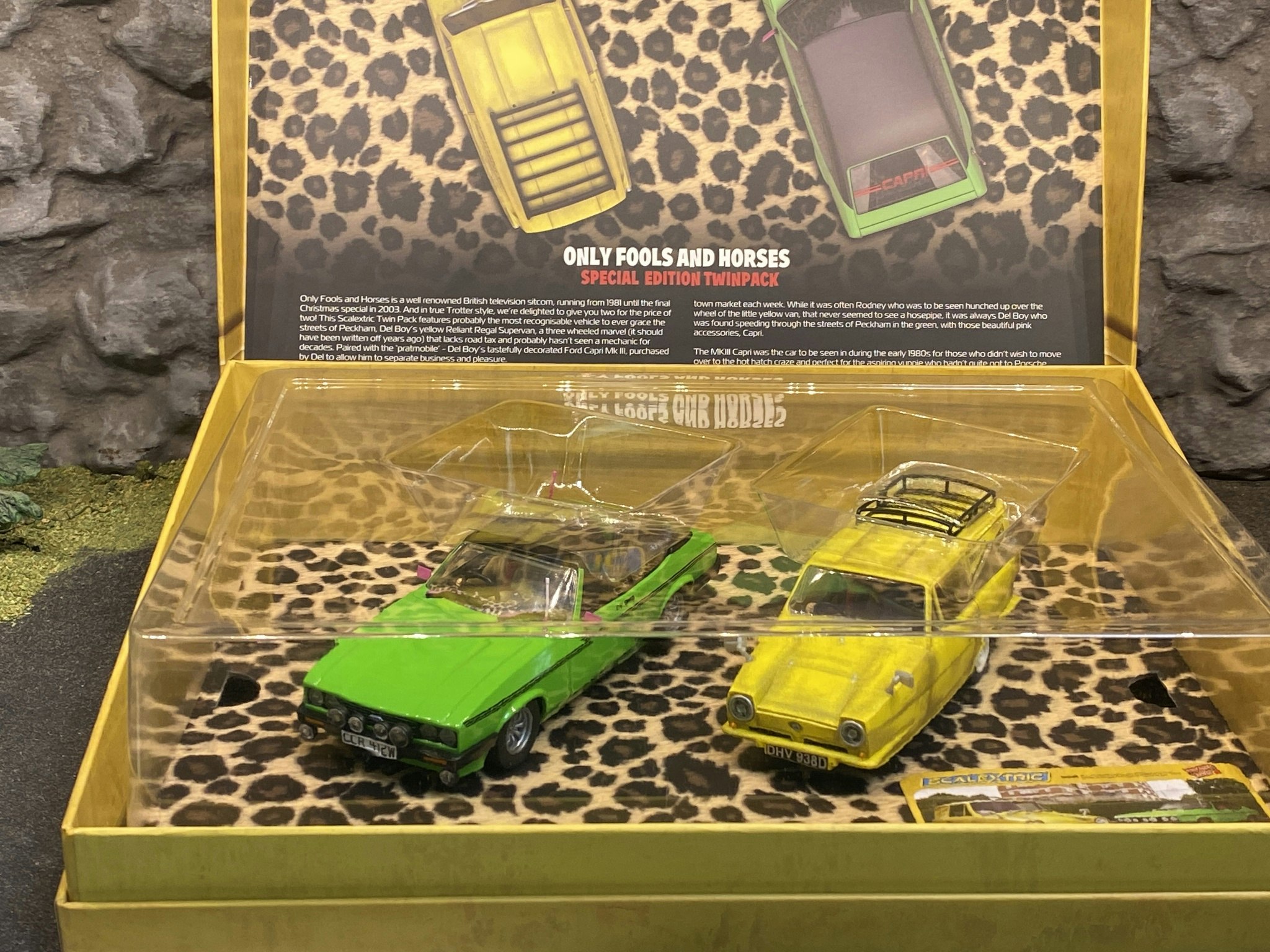 Skala 1/32 Scalextric Bilar t Bilbana: Only Fools & Horses Twinpack Ford Capri & Reliant Robin