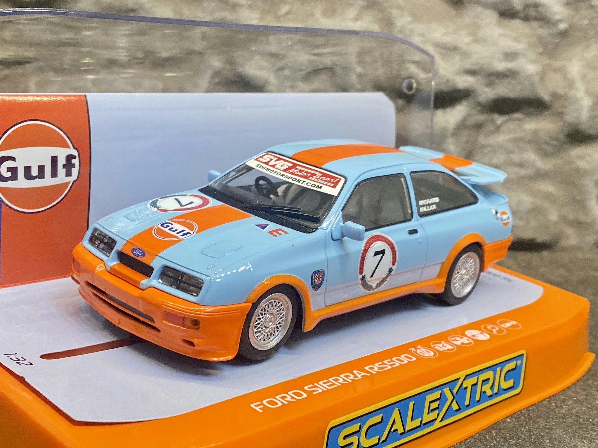 Skala 1/32 Scalextric Bil t Bilbana: Ford Sierra RS500, Gulf, Ljusblå/orange