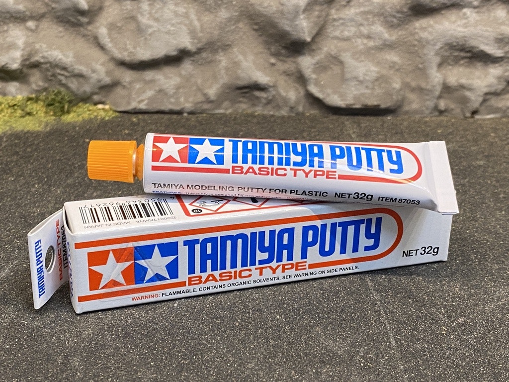 Tamiya Putty - Basic type 32g: Spackel på tub för plastmodeller, m.m. 07053