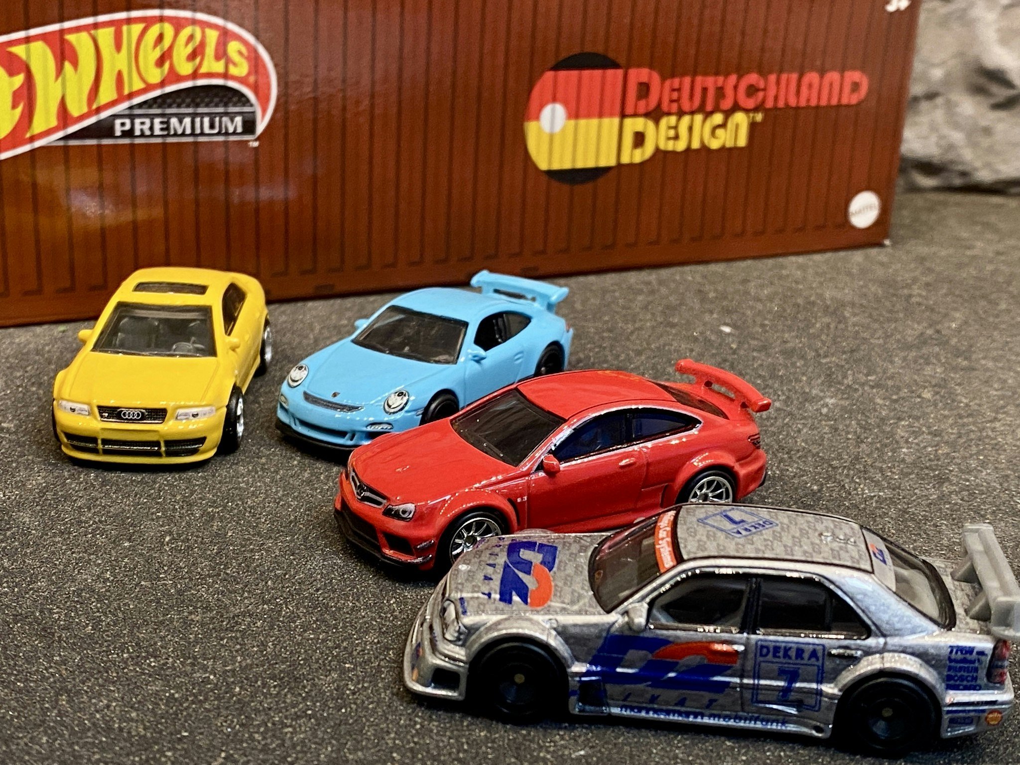 Skala 1/64 Hot Wheels PREMIUM Deutschland Design:  Fahrer Auf Der Autobahn 5-pack