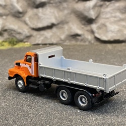 Skala 1/87 H0 - Volvo N 10 Grus-lastbil, Orange/Vit från Brekina