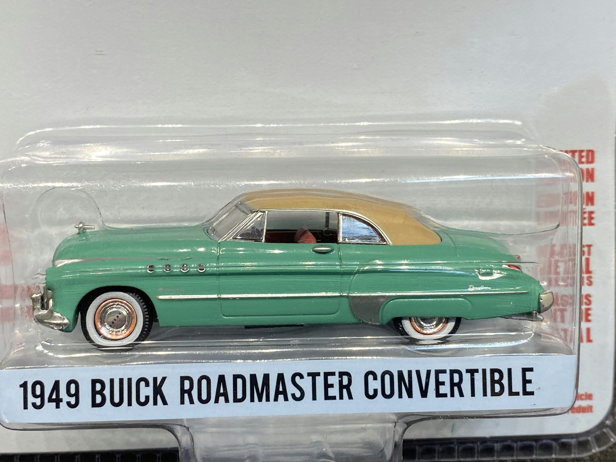 Skala 1/64 Buick Roadmaster Convertible 49' "American Pickers" från Greenlight Hollywood