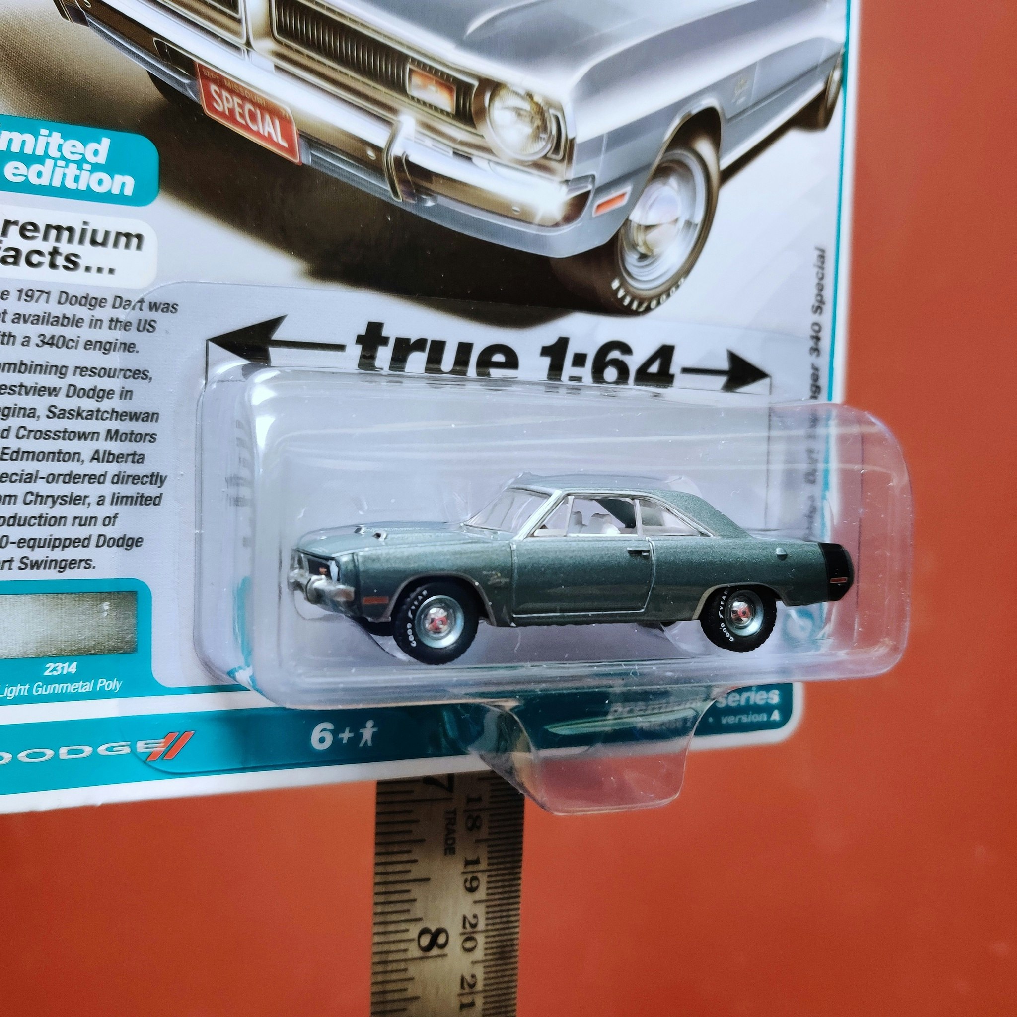 Skala 1/64 Dodge Dart Swinger 340 Special 71 ' fr AUTO WORLD Lim.Ed. Rel.2 Ver A