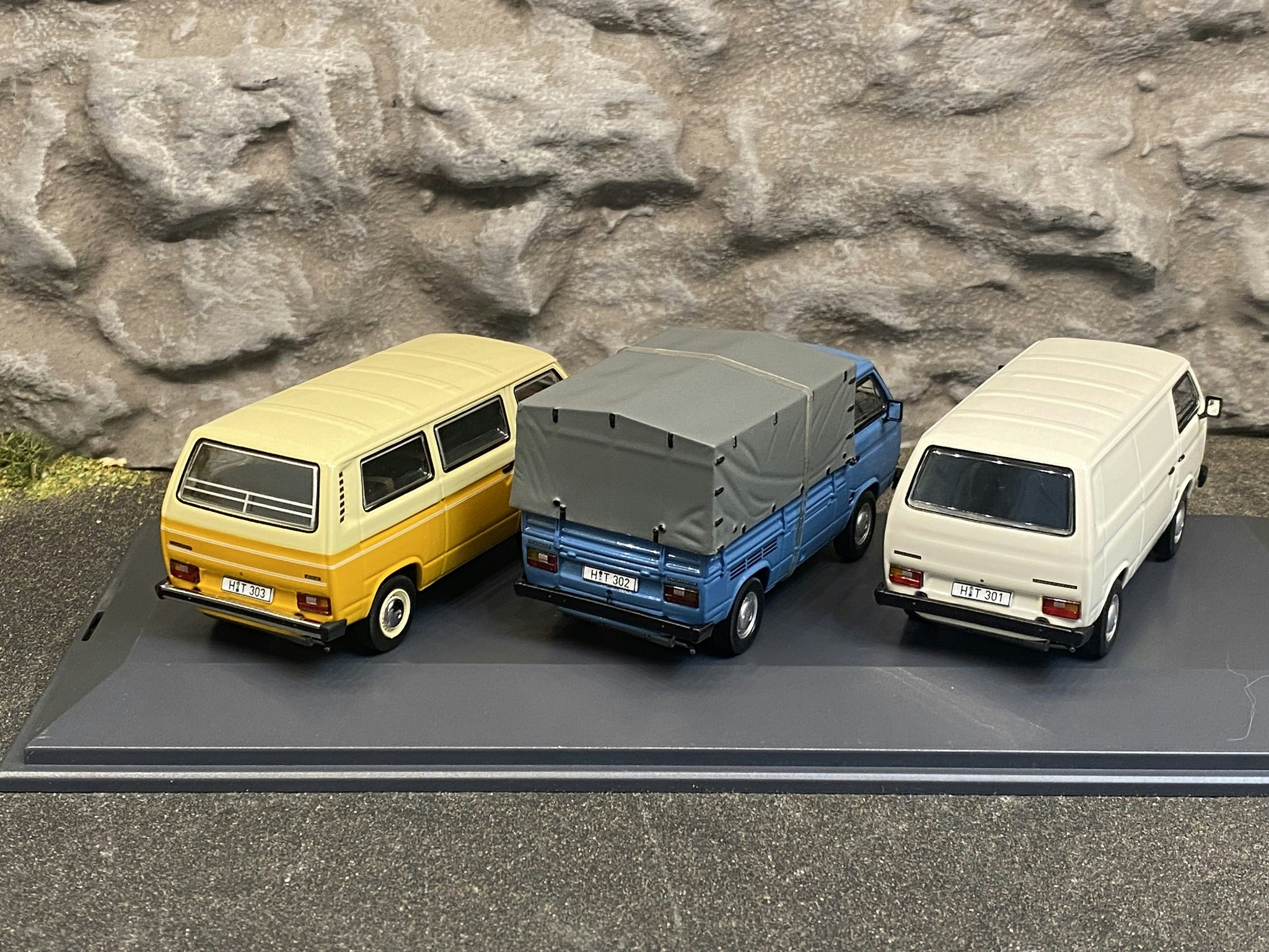 Skala 1/43 Volkswagen Transporter T3 - 40 Years with T3 - från Schuco