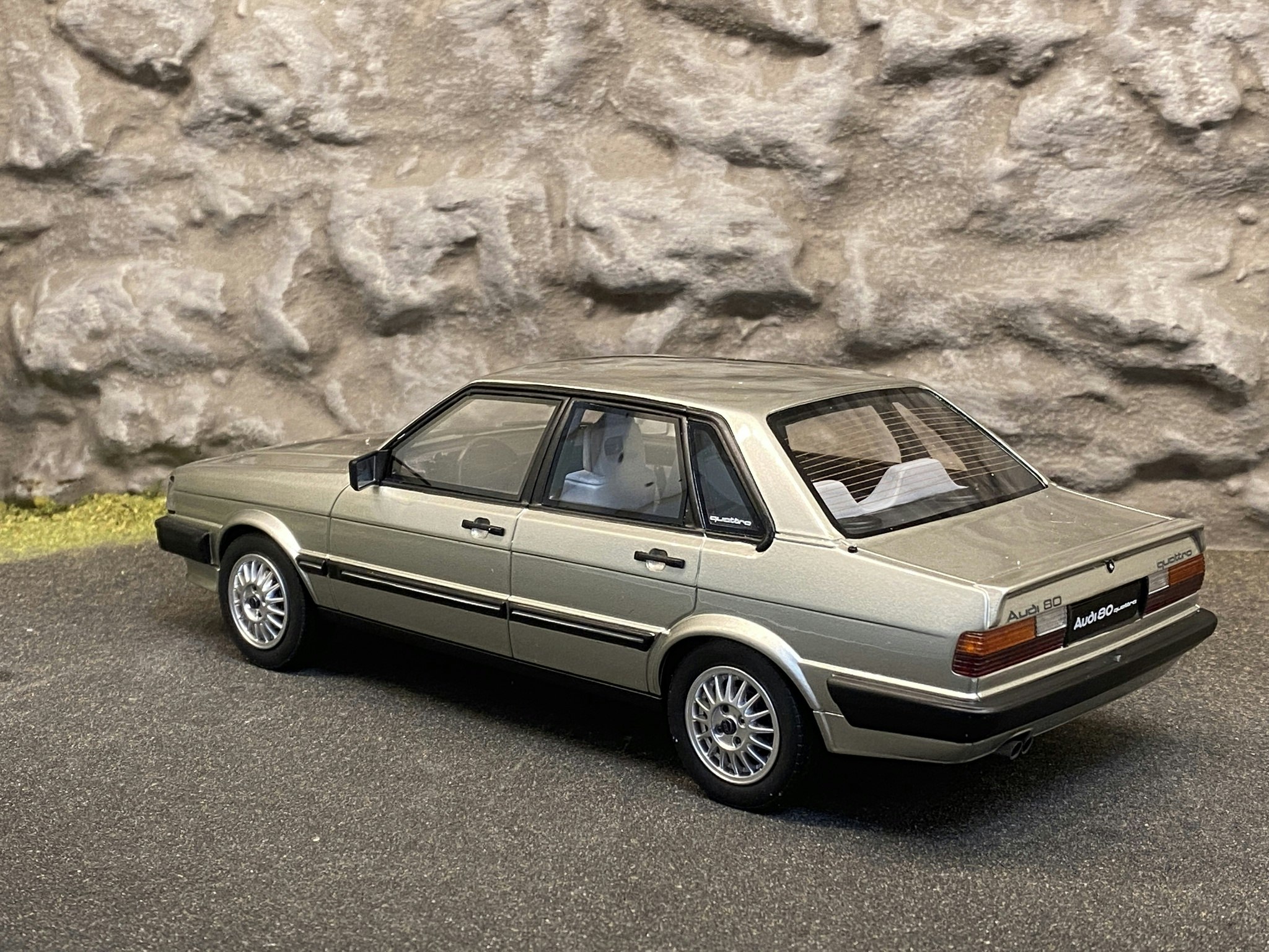 Skala 1/18 Audi 80 Quattro  B2, Silver från Otto Models, Limiterad utgåva