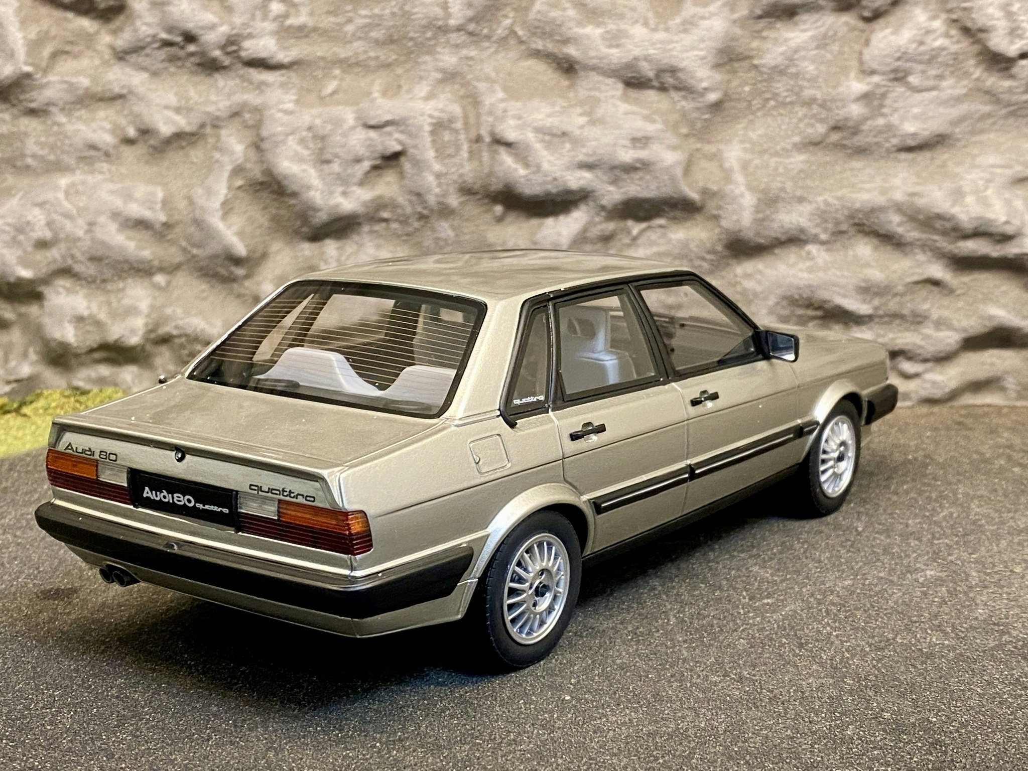 Skala 1/18 Audi 80 Quattro  B2, Silver från Otto Models, Limiterad utgåva