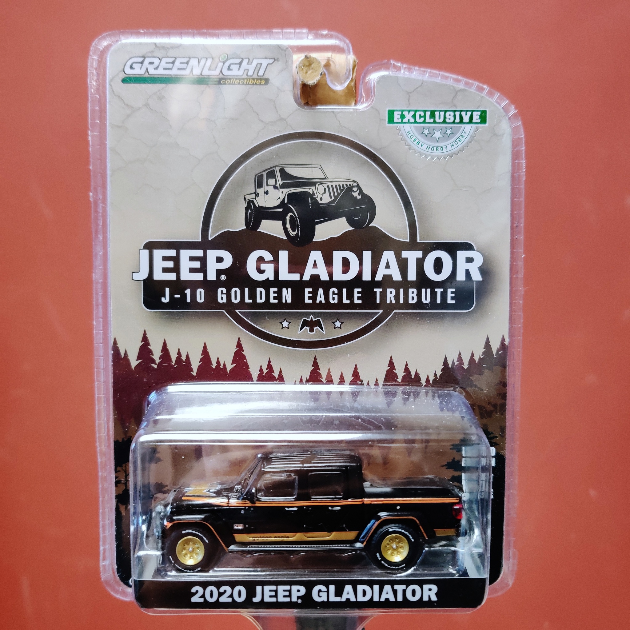 Skala 1/64 Jeep Gladiator '20 "J-10 Golden Eagle Tribute" från Greenlight Excl.